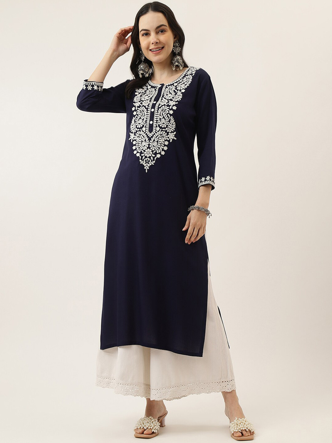 Mandvi Ethnic Motifs Yoke Design Thread Work Straight Kurta
