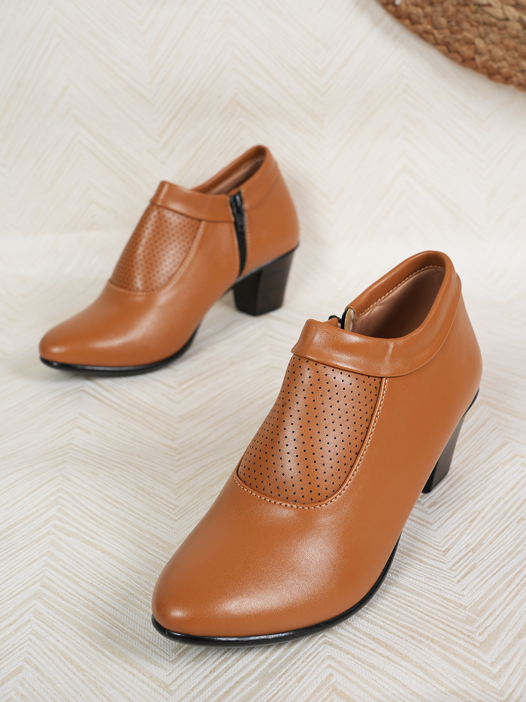 Mast & Harbour Women Mid Top Block Heeled Boots