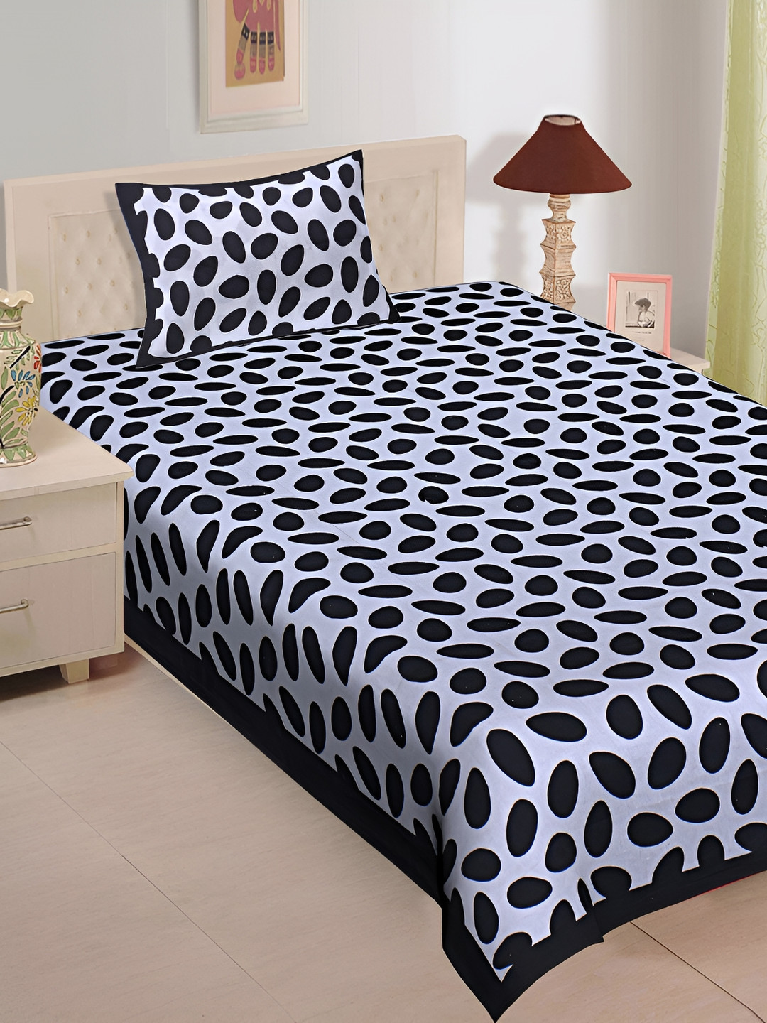 UNIBLISS Nile Black Geometric Cotton 144 TC Single Bedsheet with a Pillow Cover-79 x 59 inches
