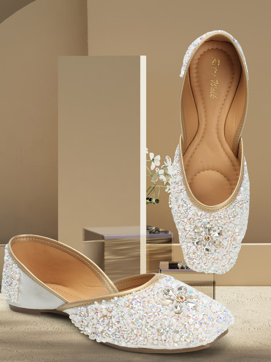 Retro Walk Embellished Square Toe Mesh Mojaris