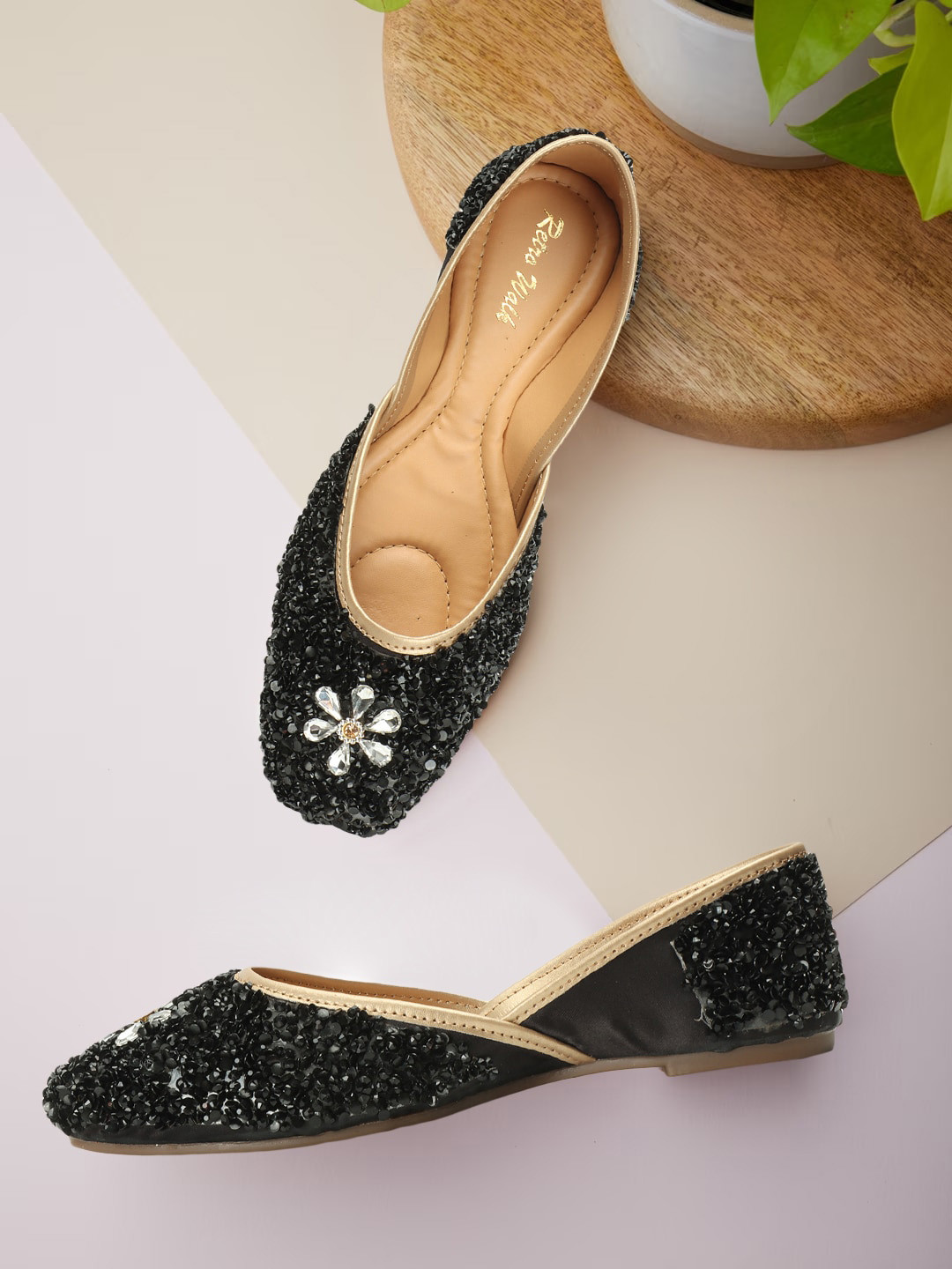 Retro Walk Embellished Round Toe Mojaris
