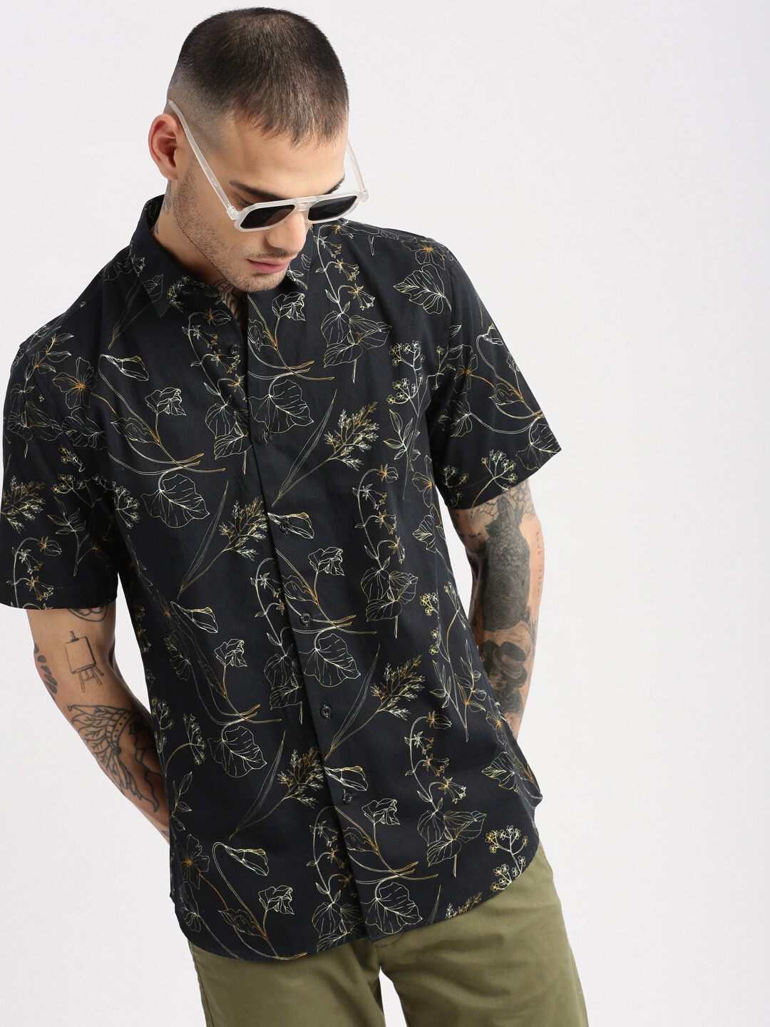 SHOWOFFFF Smart Slim Fit Floral Printed Twill Weave Cotton Casual Shirt