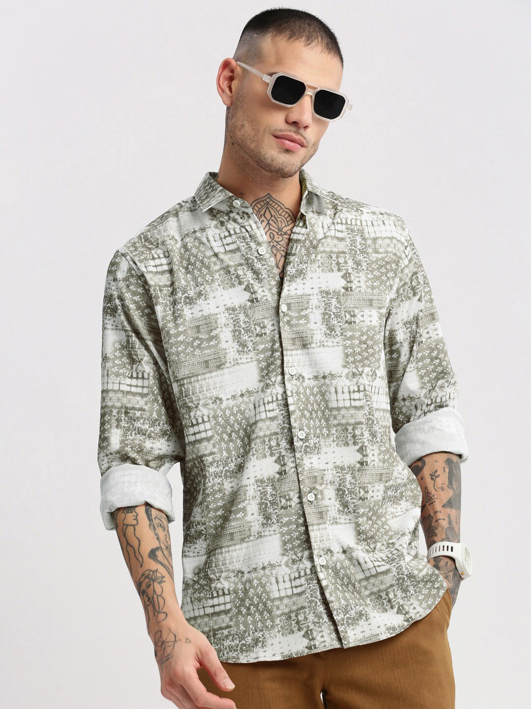SHOWOFF Standard Slim Fit Printed Crepe Casual Shirt