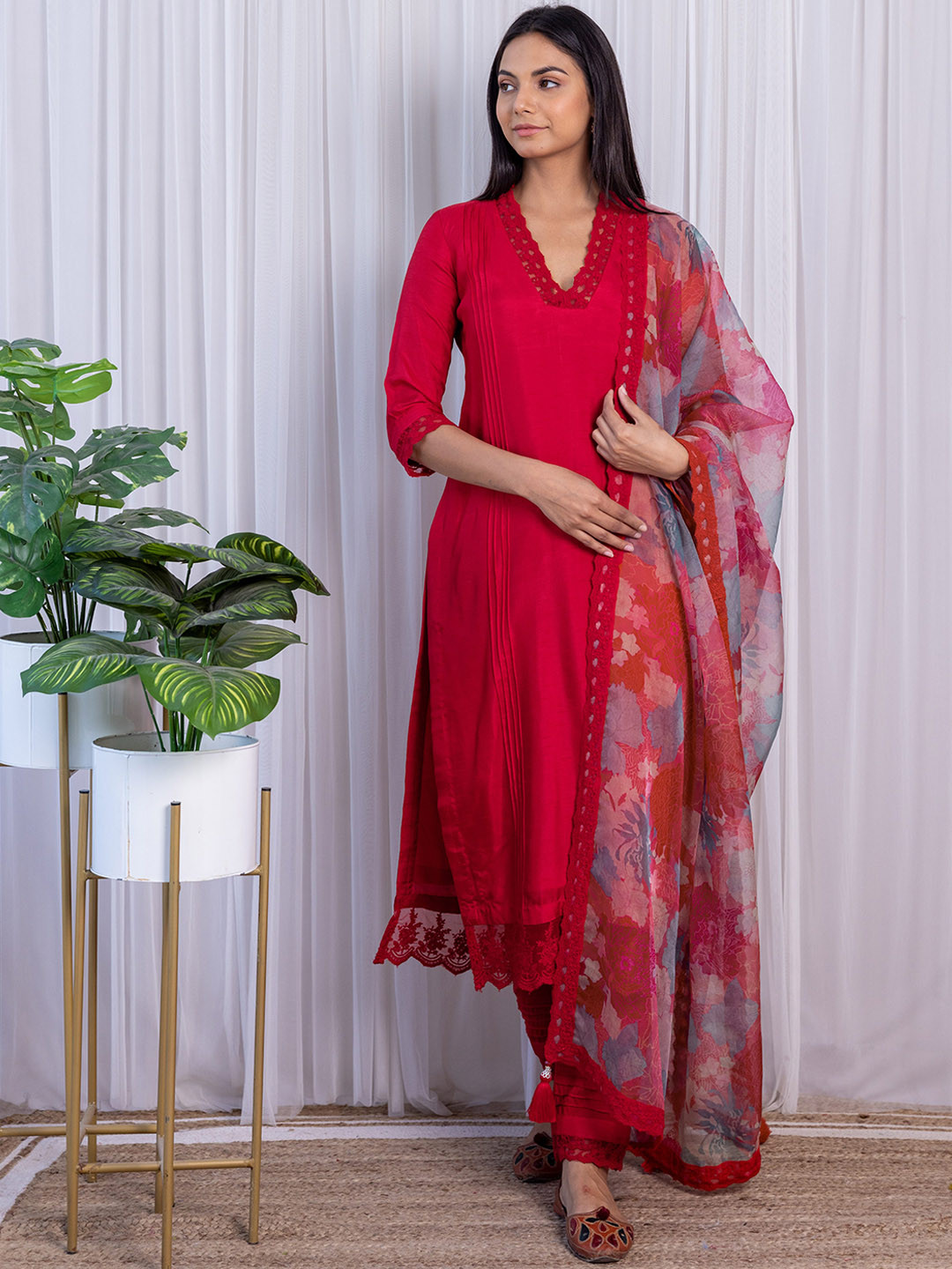 LABEL KANUPRIYA Ethnic Motifs Woven Design V-Neck Kurta With Trousers & Dupatta