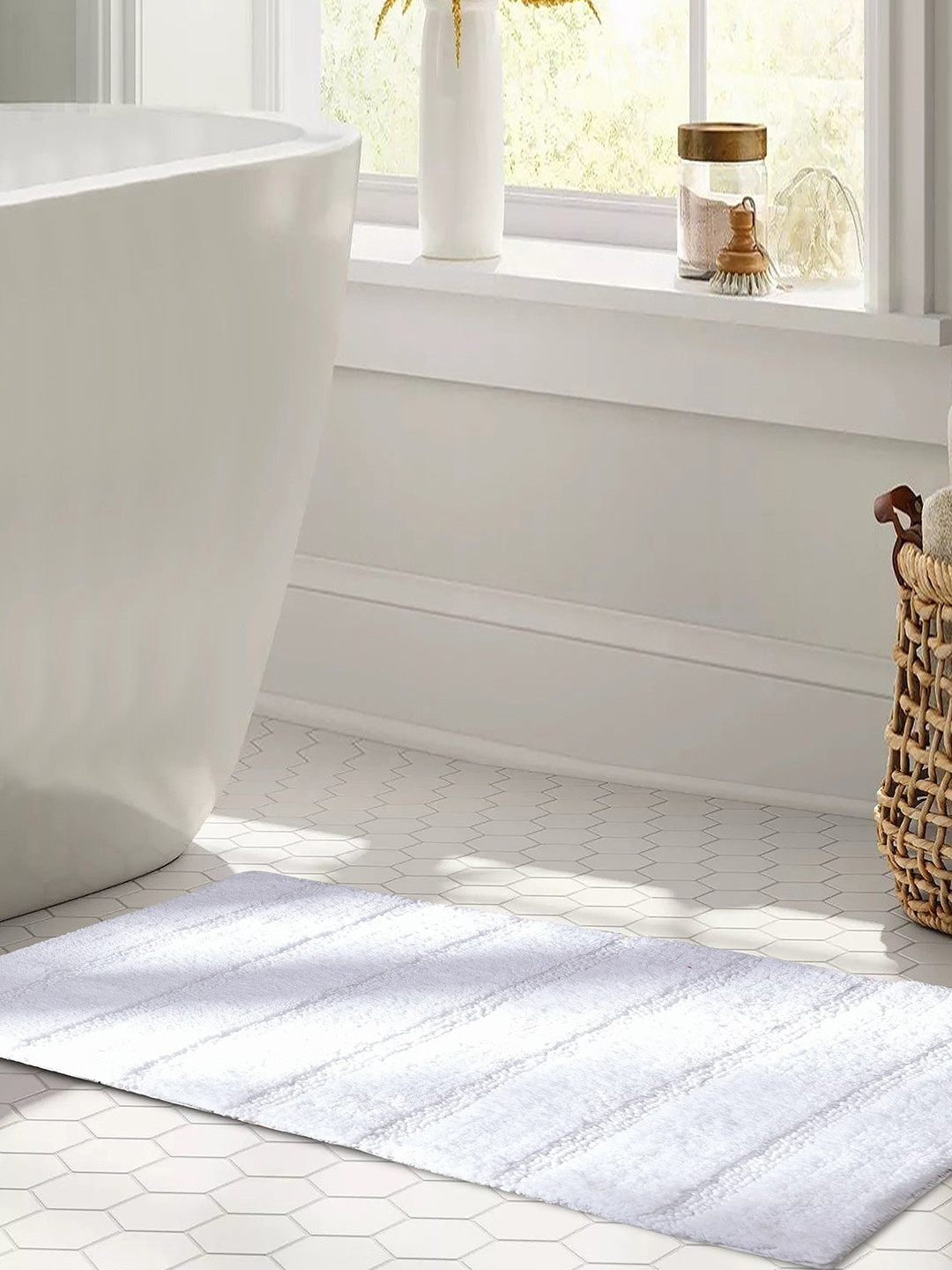 MASPAR Color Art Outline White 1800 GSM Cotton Medium Bath Rugs