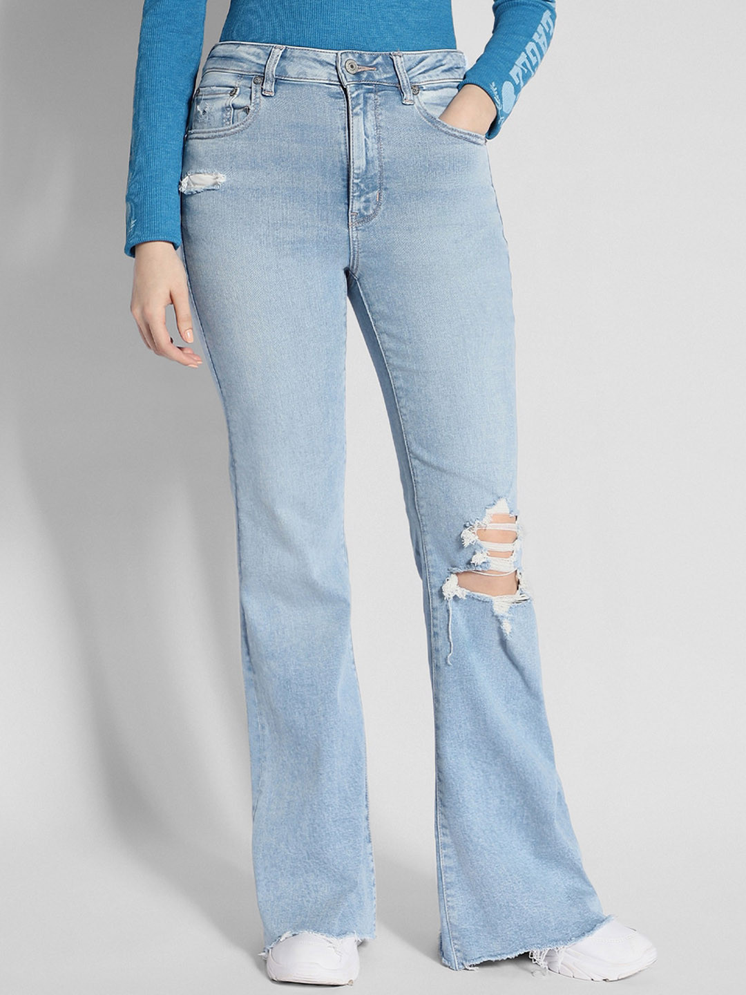 AMERICAN EAGLE OUTFITTERS Women Super High-Rise Mildly Distressed Light Fade Jeans