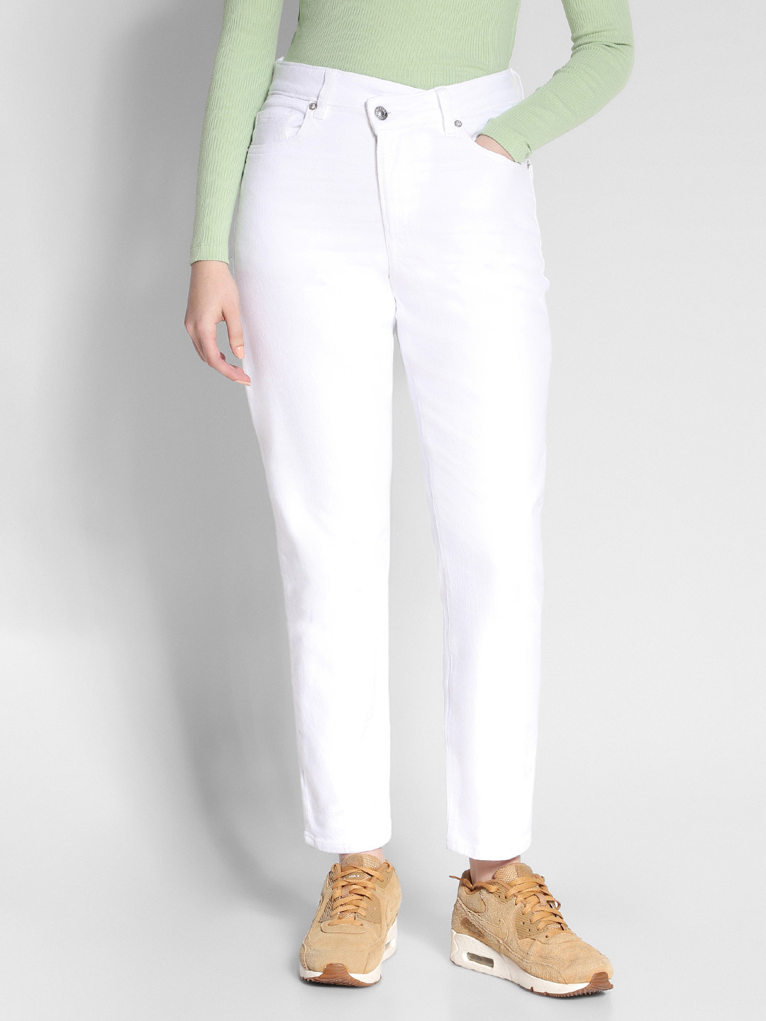 AMERICAN EAGLE OUTFITTERS Women Mom Fit Mid-Rise Clean Look Stretchable Jeans