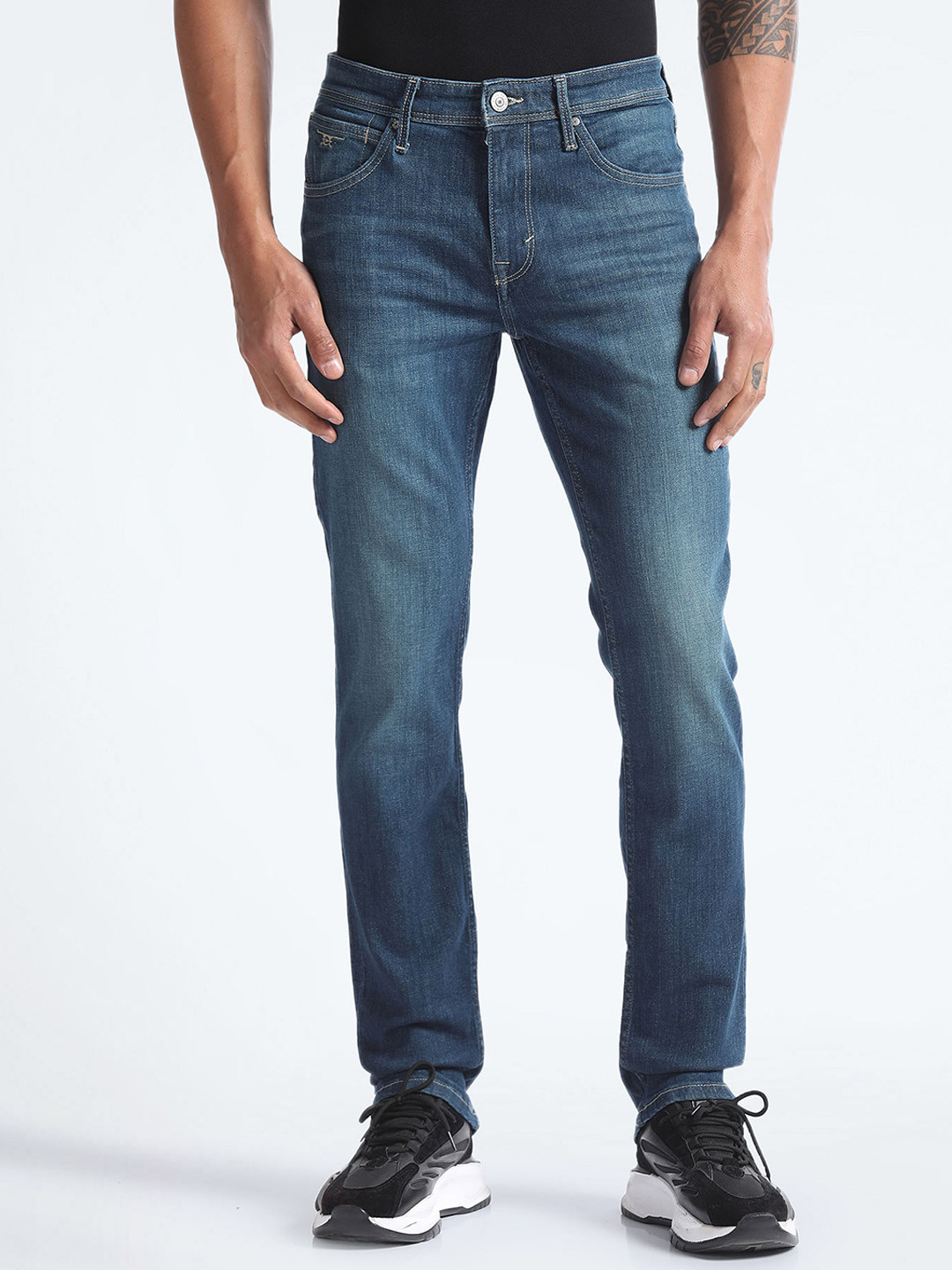 Flying Machine Men Straight Fit Clean Look Light Fade Stone Wash Stretchable Jeans