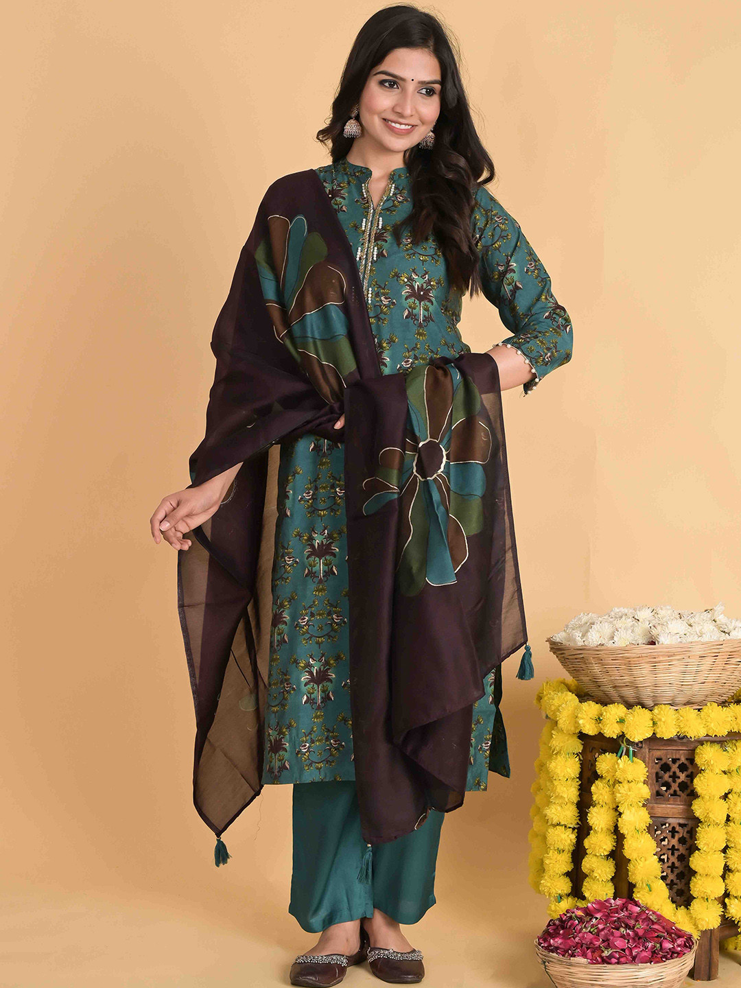 Do Dhaage Floral Embellished Mandarin Collar Three-Quarter Sleeves Beads Kurta Set