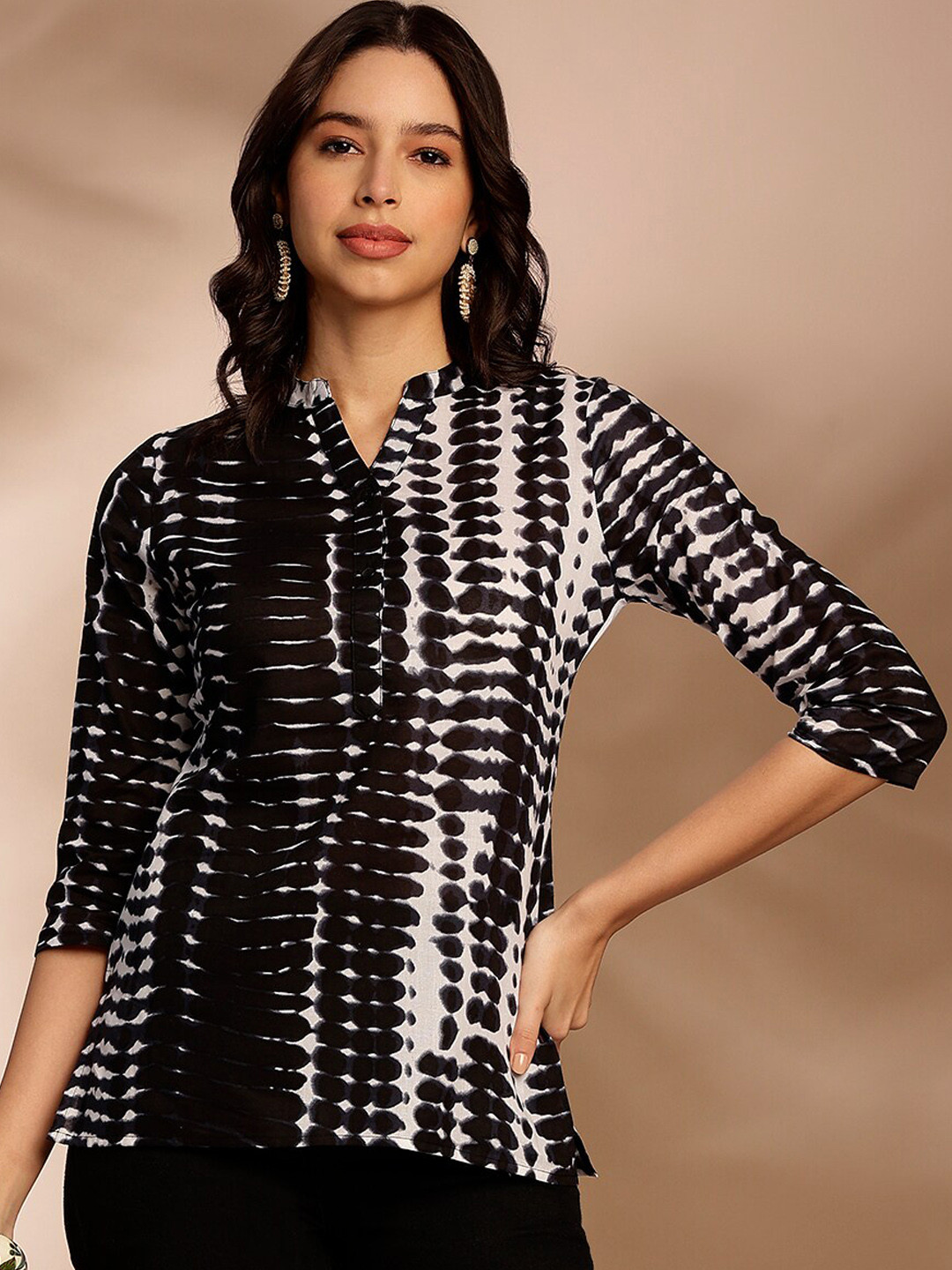 Anouk Black & White Tie & Dye Printed Band Collar Pure Cotton Straight Short Kurti