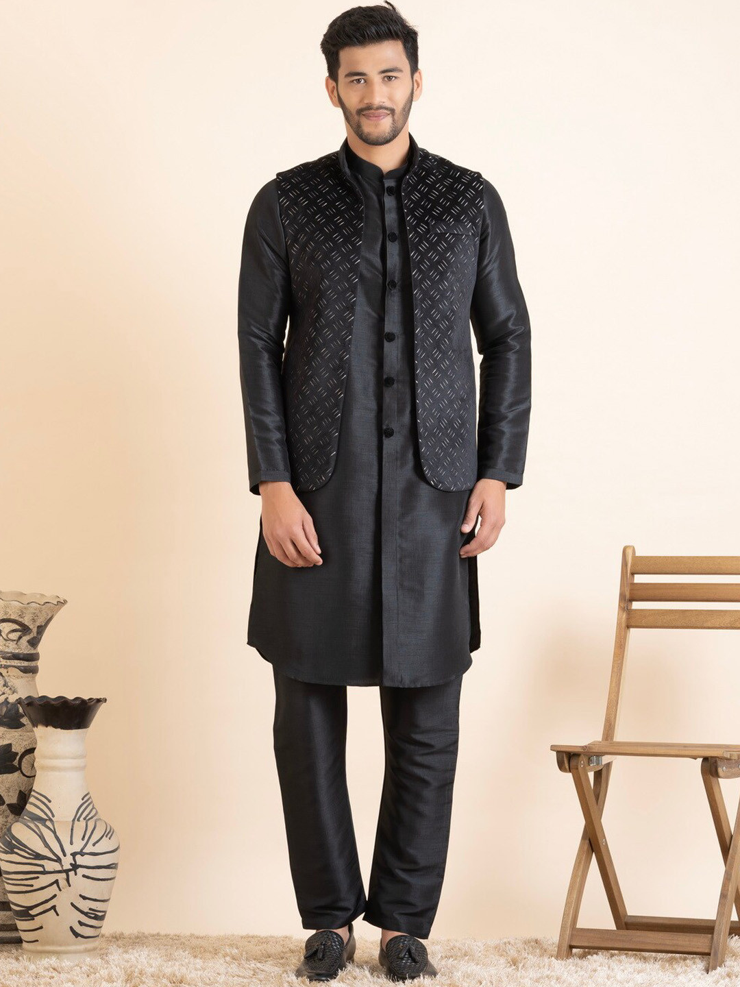 TheEthnic.Co Band Collar Velvet Straight Kurta With Trouser & Nehru Jacket