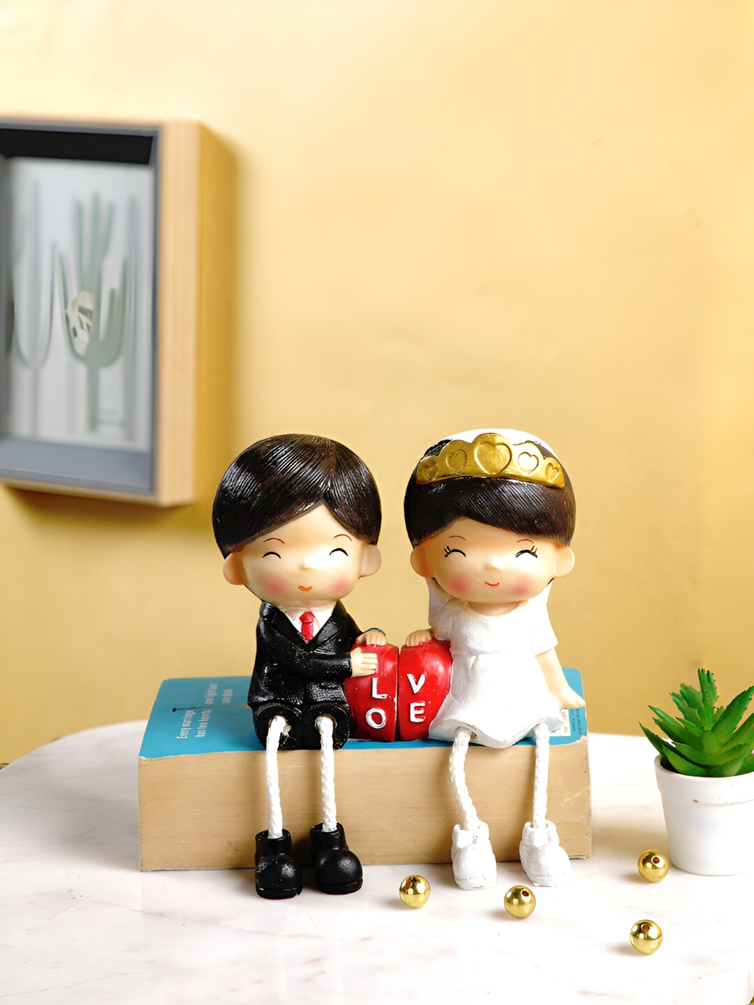 CraftVatika Romantic Love Couple Miniature Black Polyresin Glossy Living Room Small Showpiece - 7 Inches