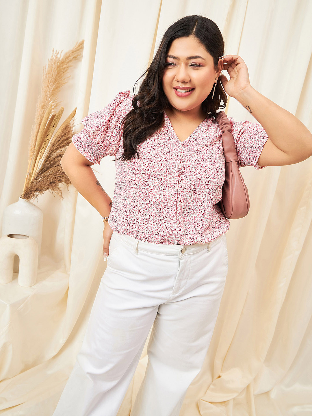 Berrylush Curve Plus Size Floral Printed V-Neck Puff Sleeves Top