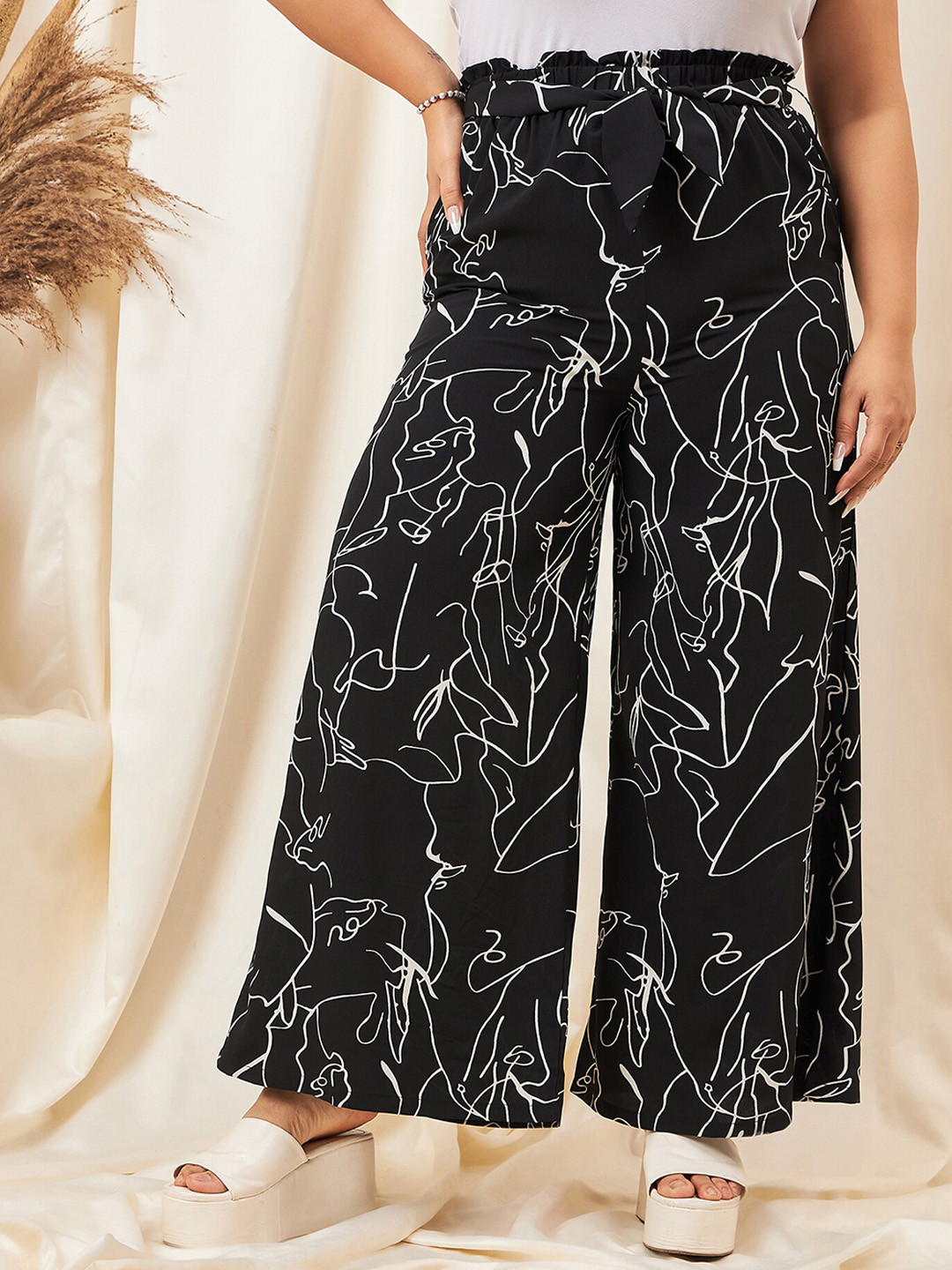 Berrylush Curve Women Black Printed High Rise Parallel Trousers