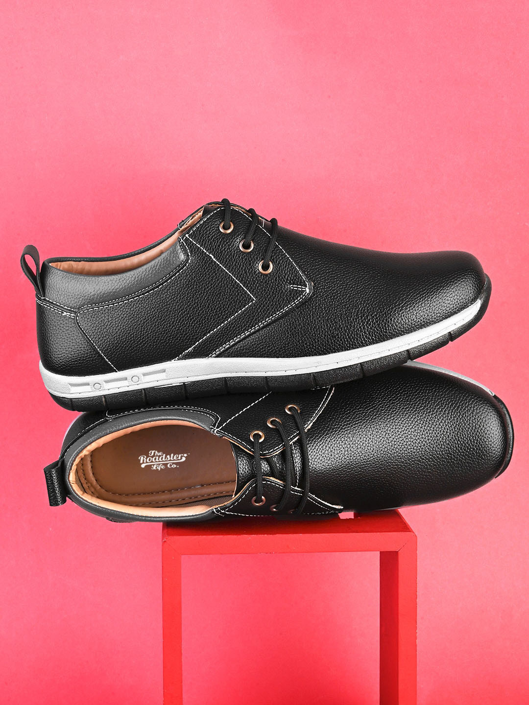The Roadster Lifestyle Co. Men Black Textured Lace Up Sneakers