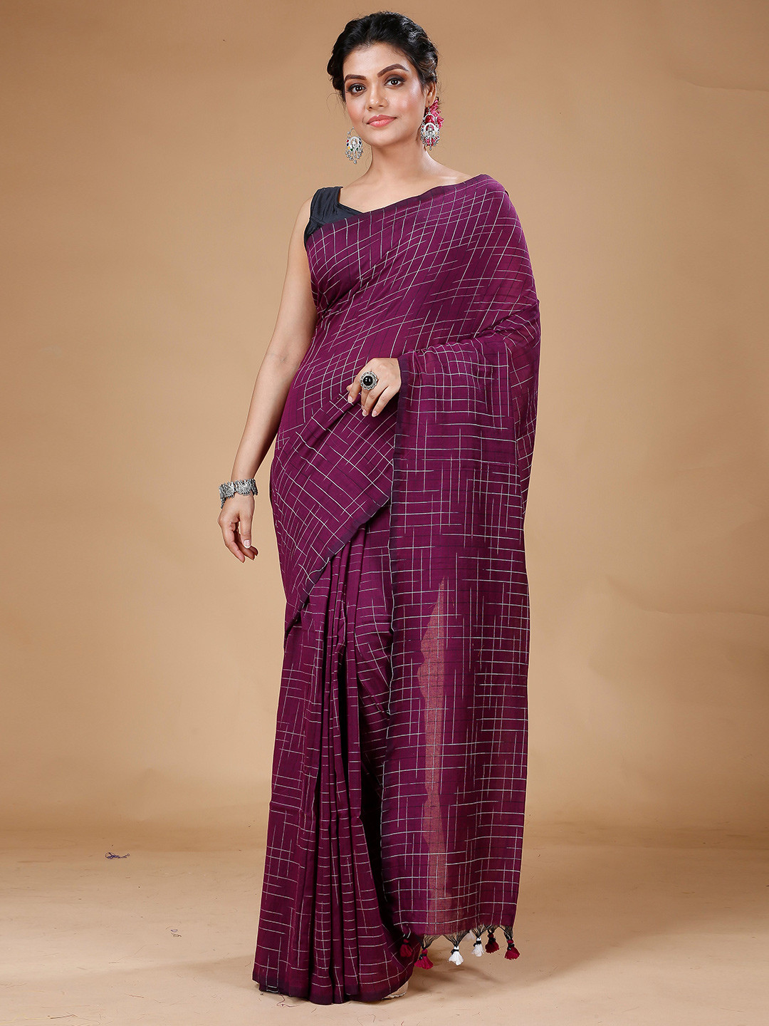 SLAGHA Checked Pure Cotton Taant Saree with Tassels