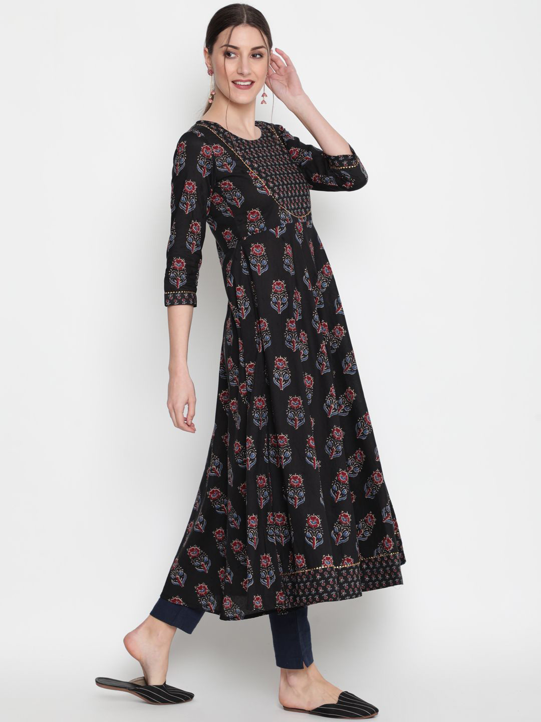 GLAM ROOTS Floral Printed Round Neck Three Quarter Sleeves Cotton Anarkali Kurta