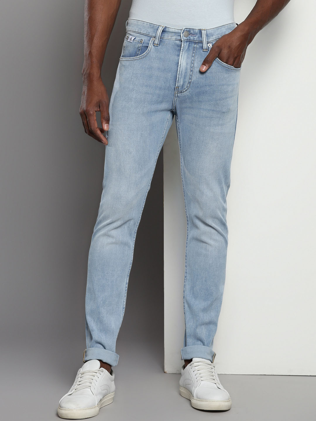 Calvin Klein Jeans Men Clean Look Straight Fit Mid Rise Light Fade Stretchable Jeans