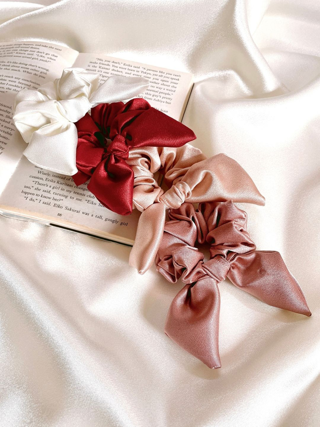 Mueras Set of 4 Bow Tie Knot Scrunchies