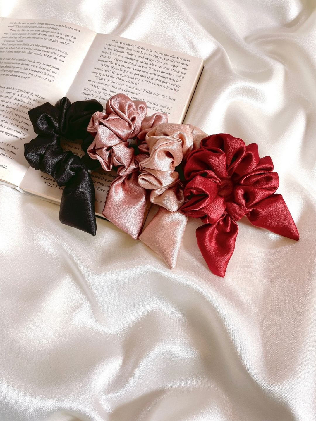 Mueras Set of 4 Bow Tie Knot Scrunchies