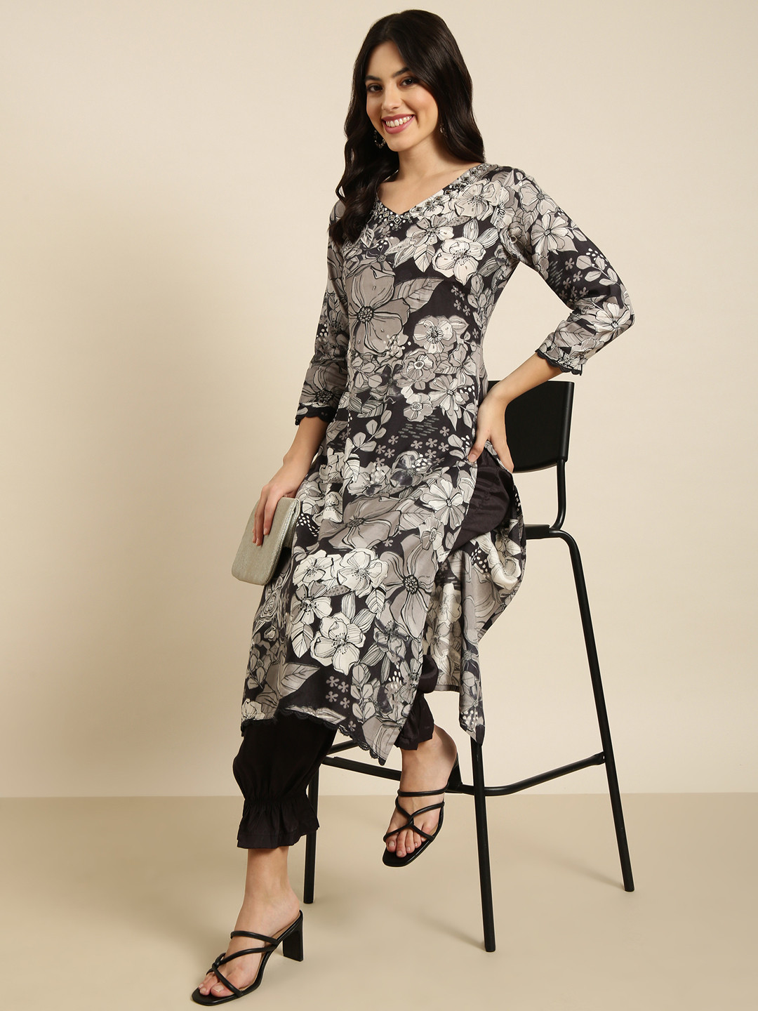 SHOWOFF Floral Printed Straight Beads and Stones V-Neck Kurta With Patiala