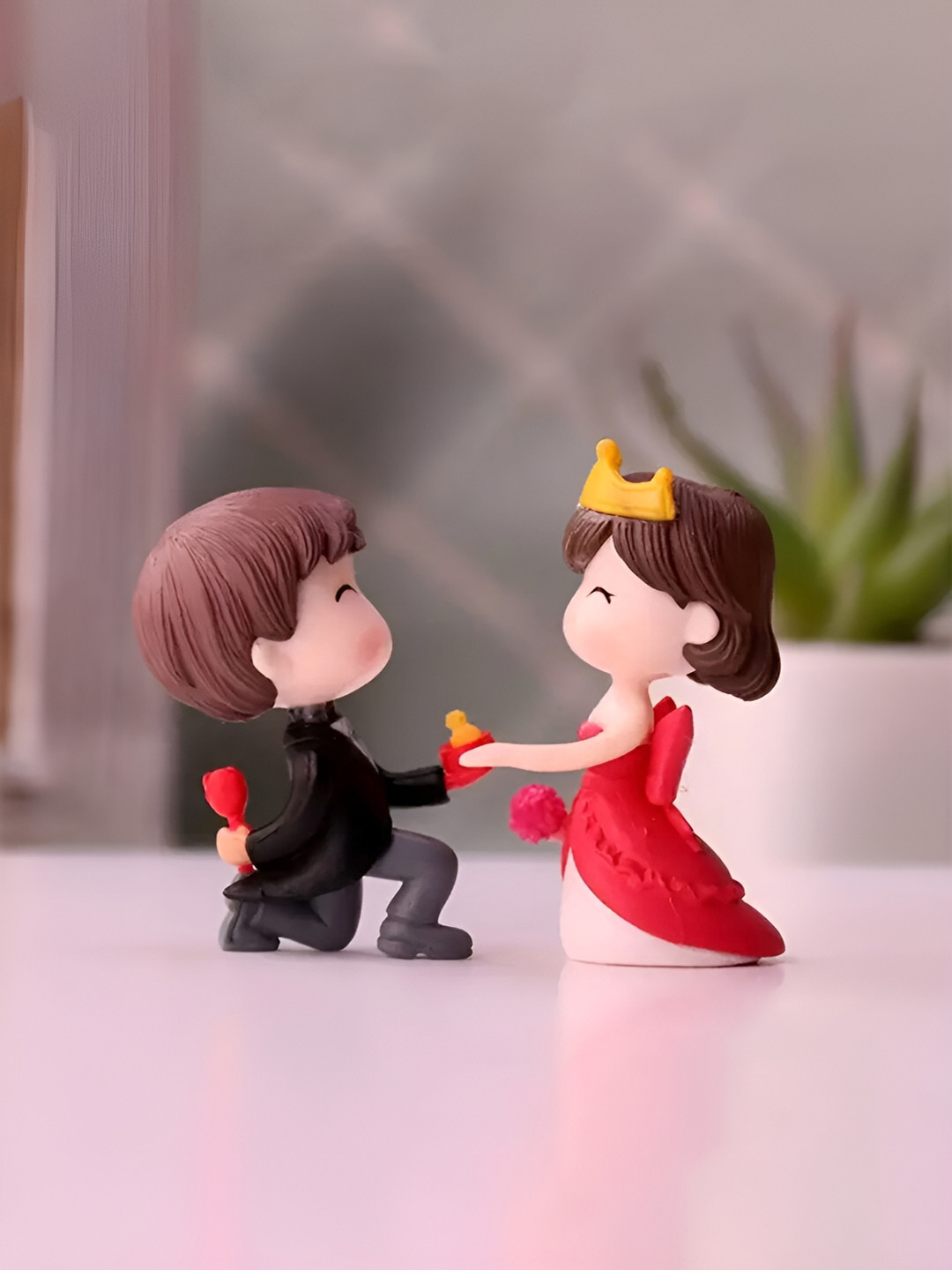 CraftVatika Proposal Day Love Couple Miniature Red Polyresin Matte Living Room Set of 2 Tiny Showpieces - 2 Inches