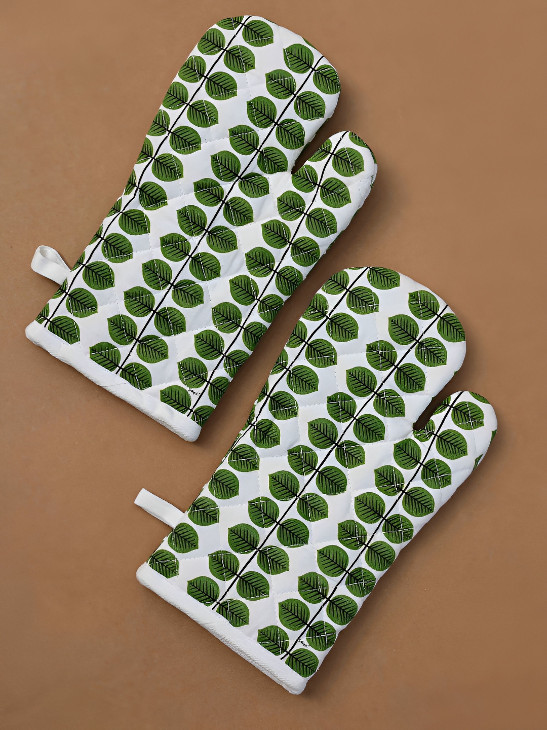 Ariana Green & White 2 Pcs Printed Cotton Oven Gloves