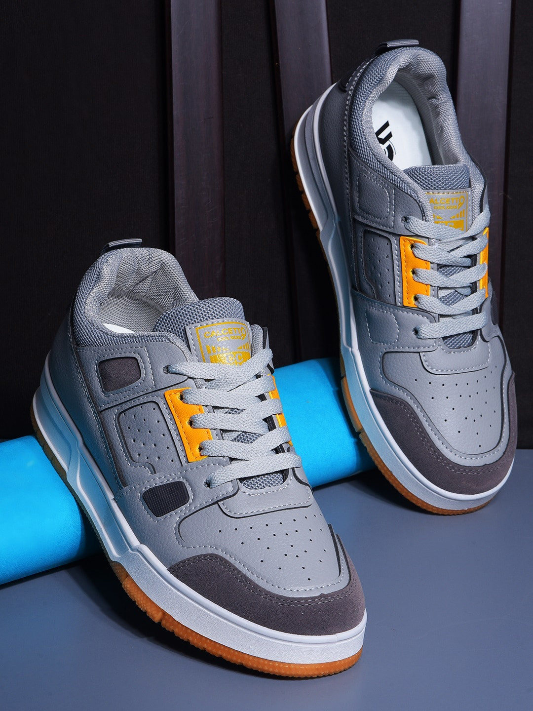 Calcetto Men Colourblocked Sneakers