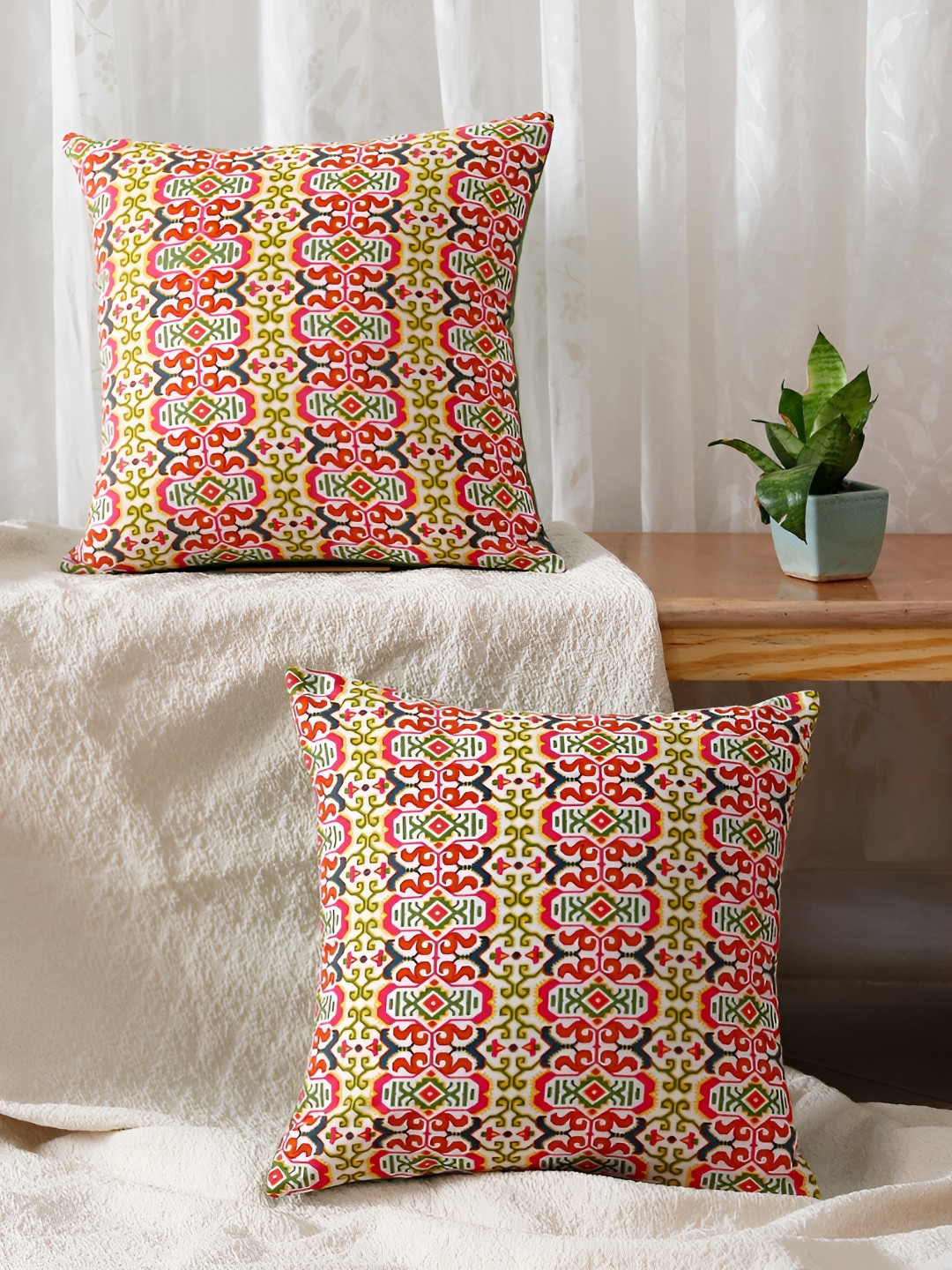 TARAN LIVING Red & Green 2 Pcs Floral Square Cotton Cushion Covers