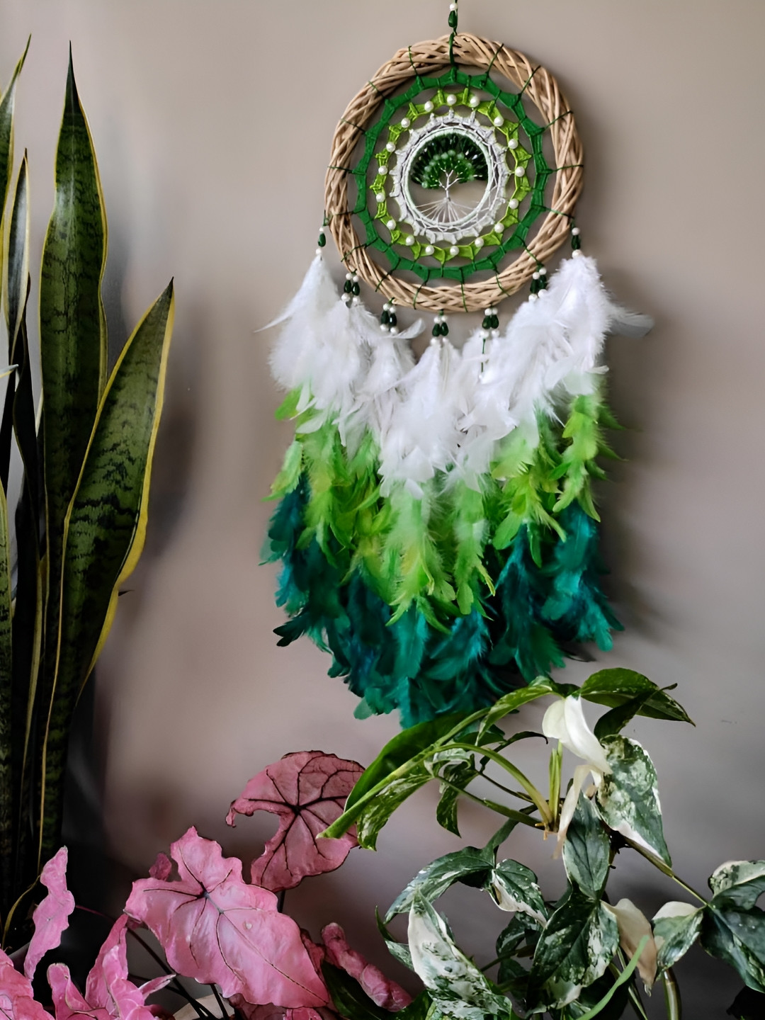 UVID ART AND CRAFT SUPPLIES Green & White Feathers Hanging Windchimes