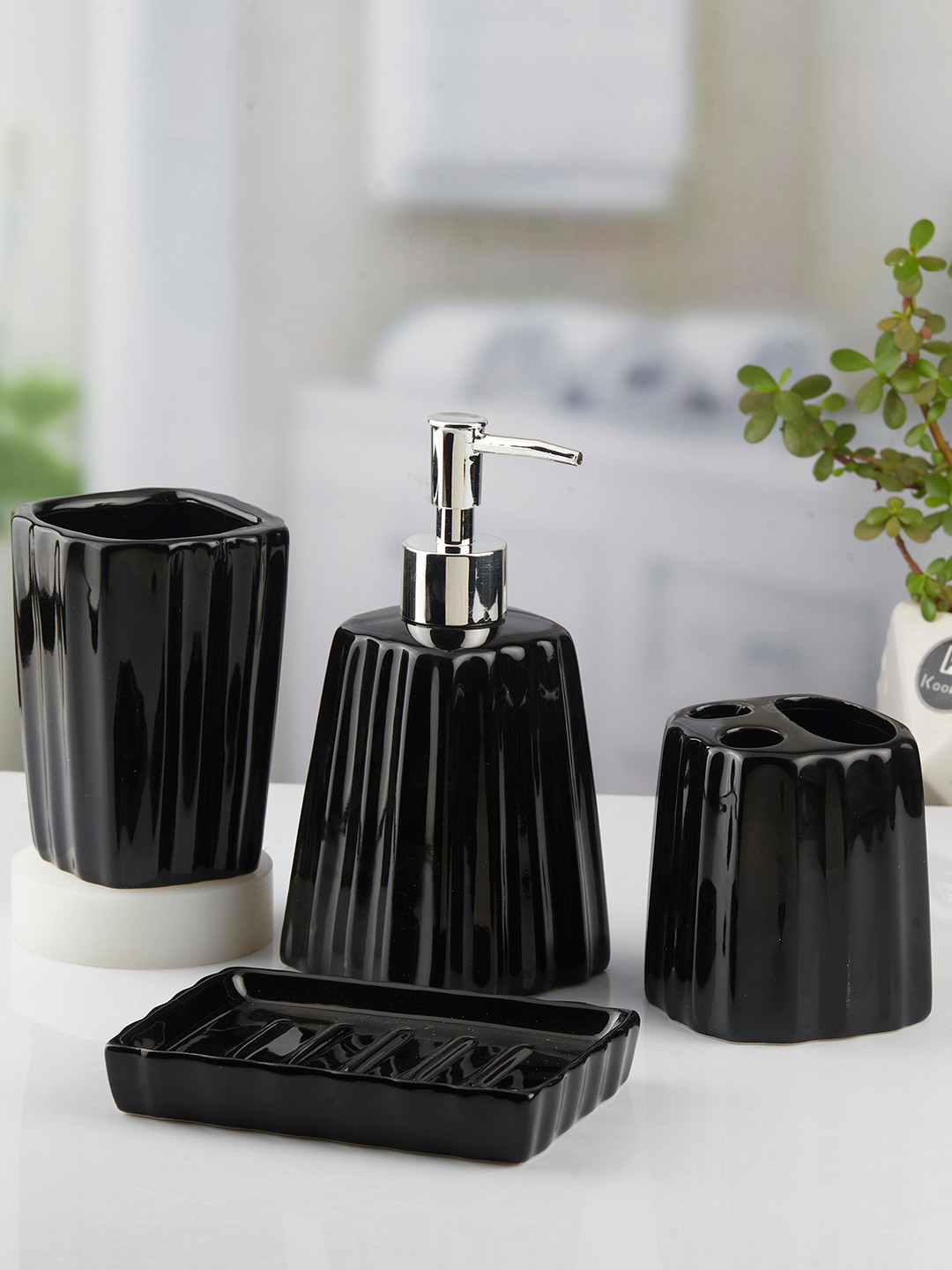 Kookee Black 4 piece Textured Ceramic Glossy Finish Bath Accessories Set
