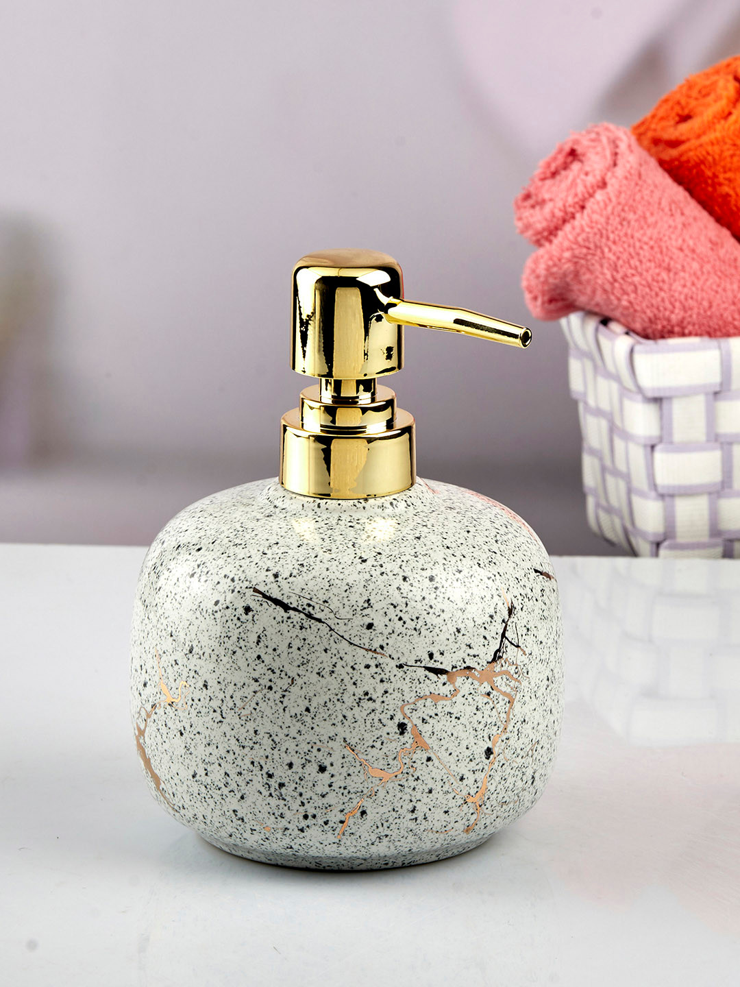 Kookee White & Gold-Toned Textured Ceramic Soap Dispenser 500ml