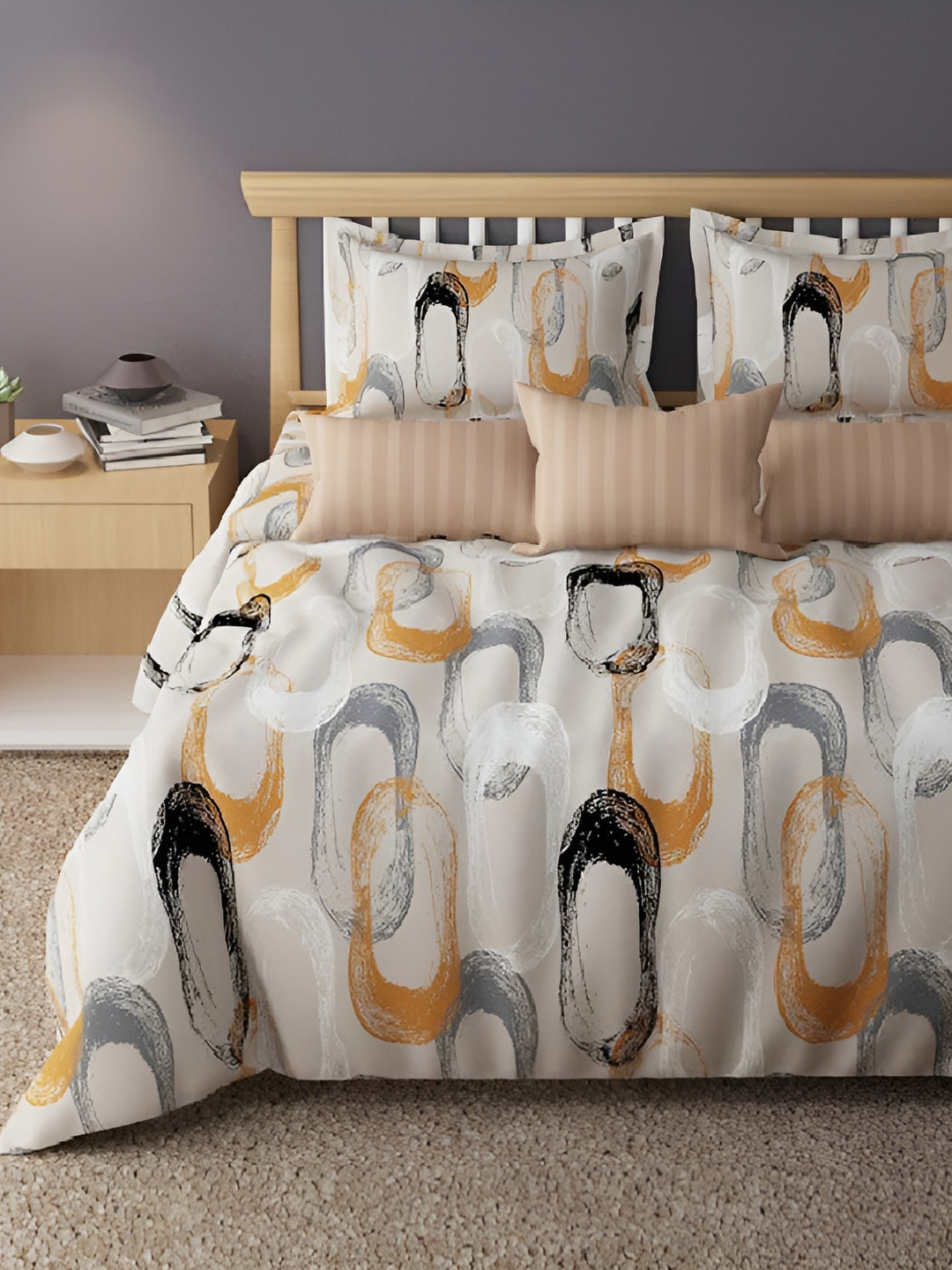 Laying Style White & Black Abstract Printed King Duvet Cover