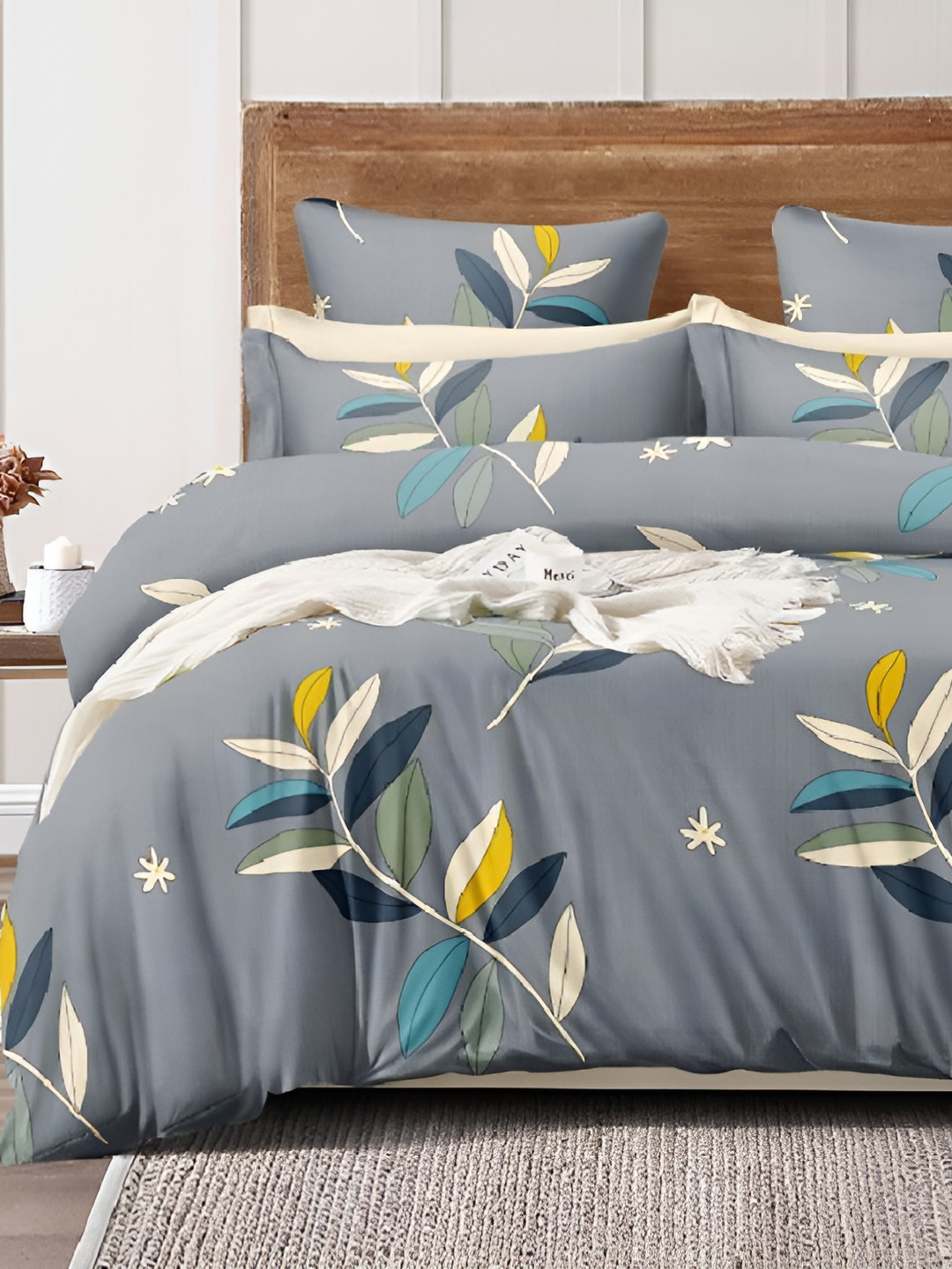 Laying Style Grey & Blue Floral Printed Cotton 160 TC King Duvet Cover