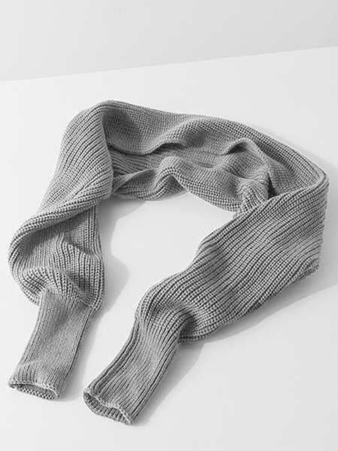 TIPY TIPY TAP Woollen Muffler With Attached Sleeves