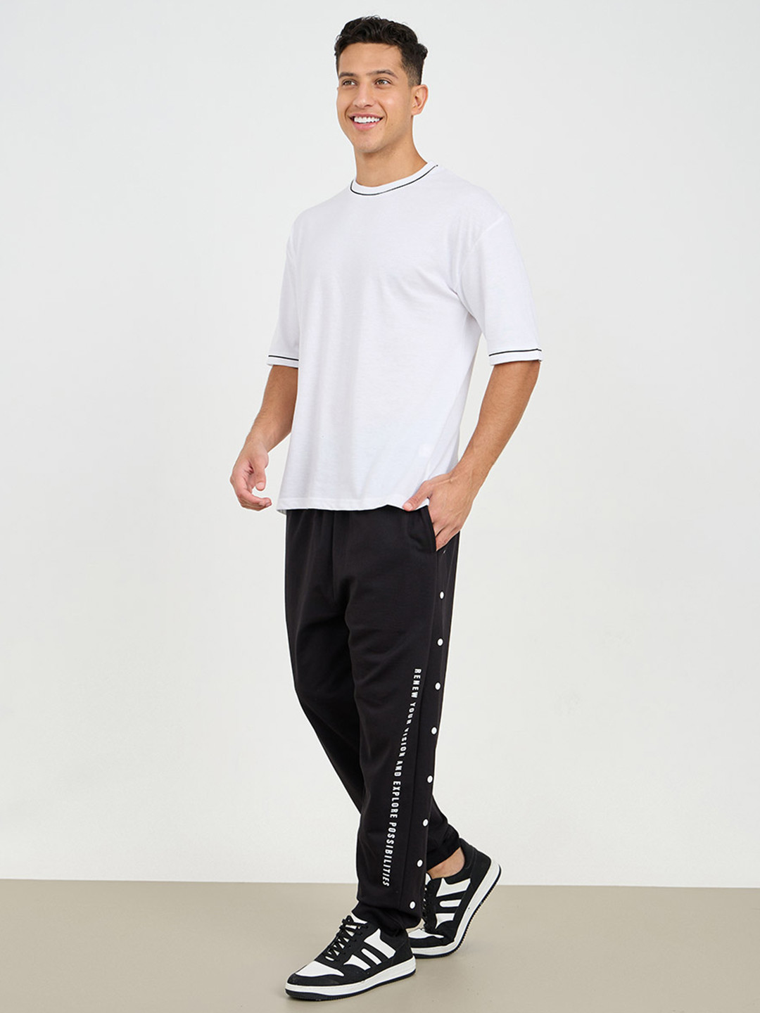 Styli Men Oversized Side Vertical Print and Popper Detail Joggers