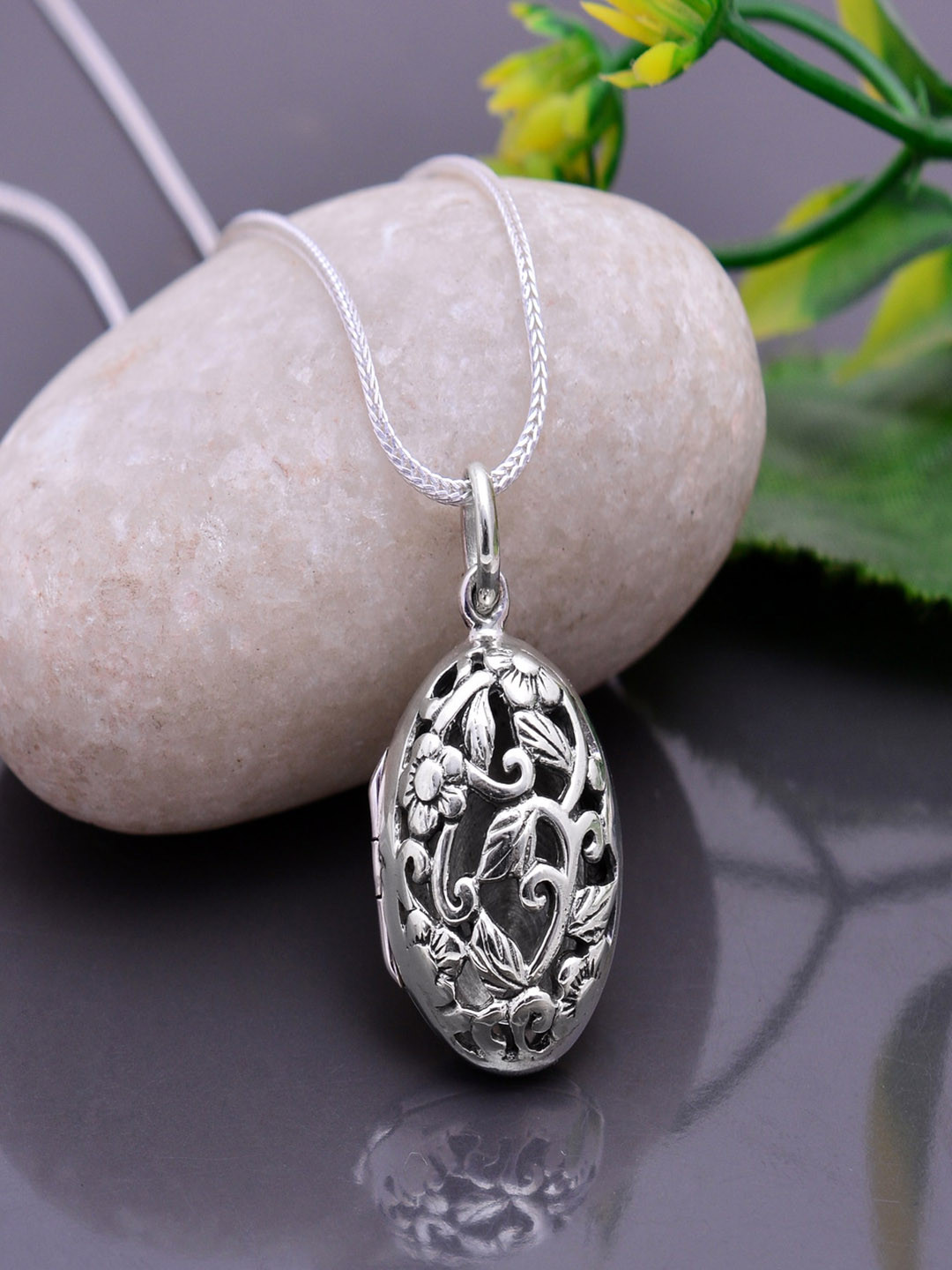 Abhooshan 92.5 Sterling Silver Silver-Plated Photo Pendant with Chains