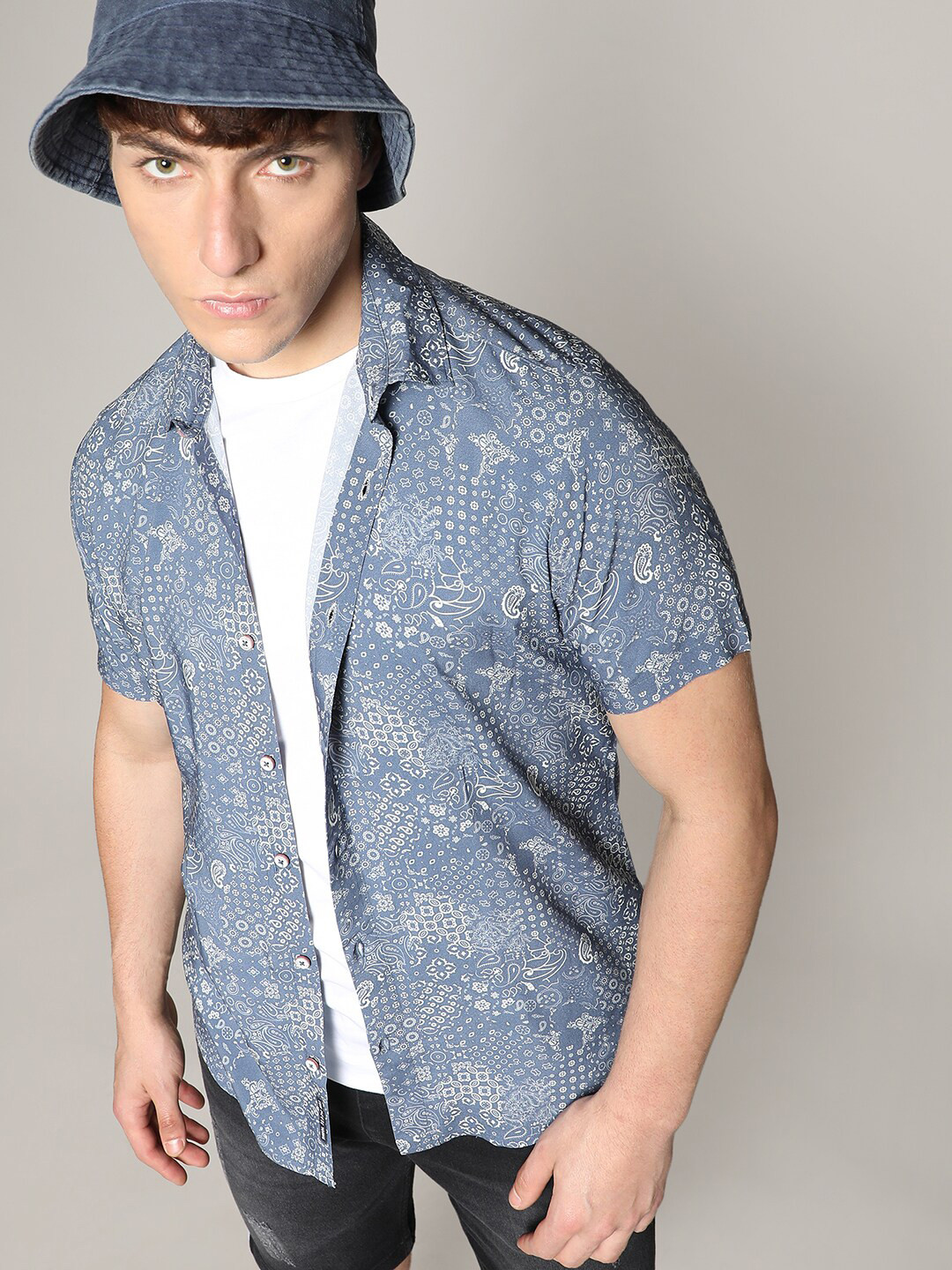 Campus Sutra Relaxed Ethnic Motif Printed Spread Collar Short Sleeves Cotton Casual Shirt