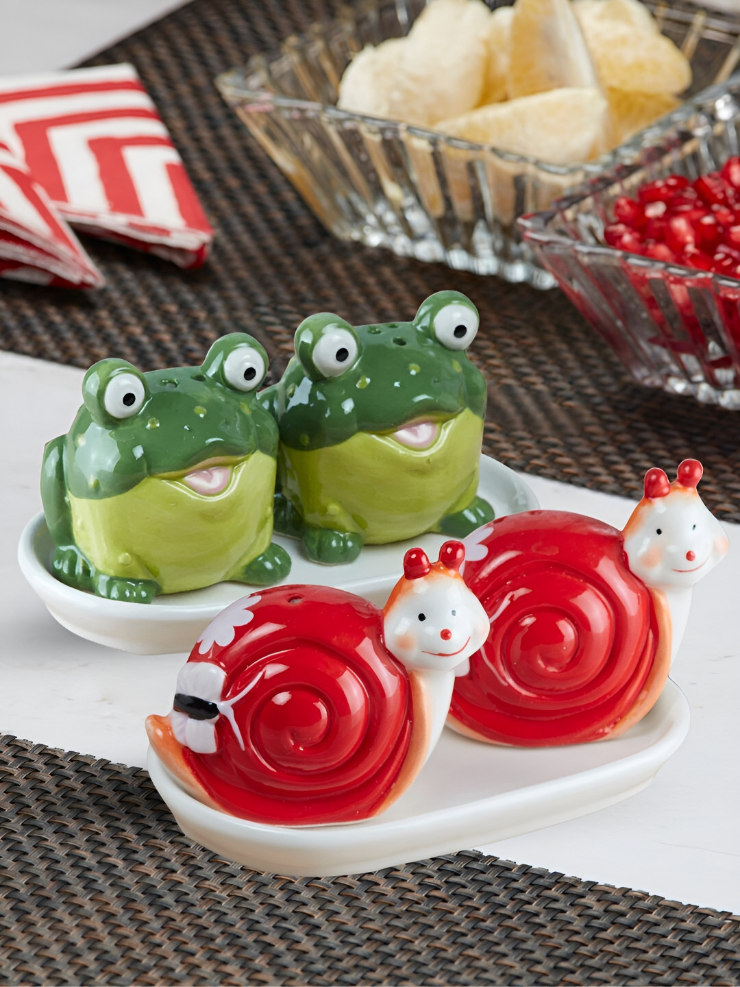 Kookee Red & Green 2 Pcs Ceramic Dishwasher Safe Salt and Pepper Shakers