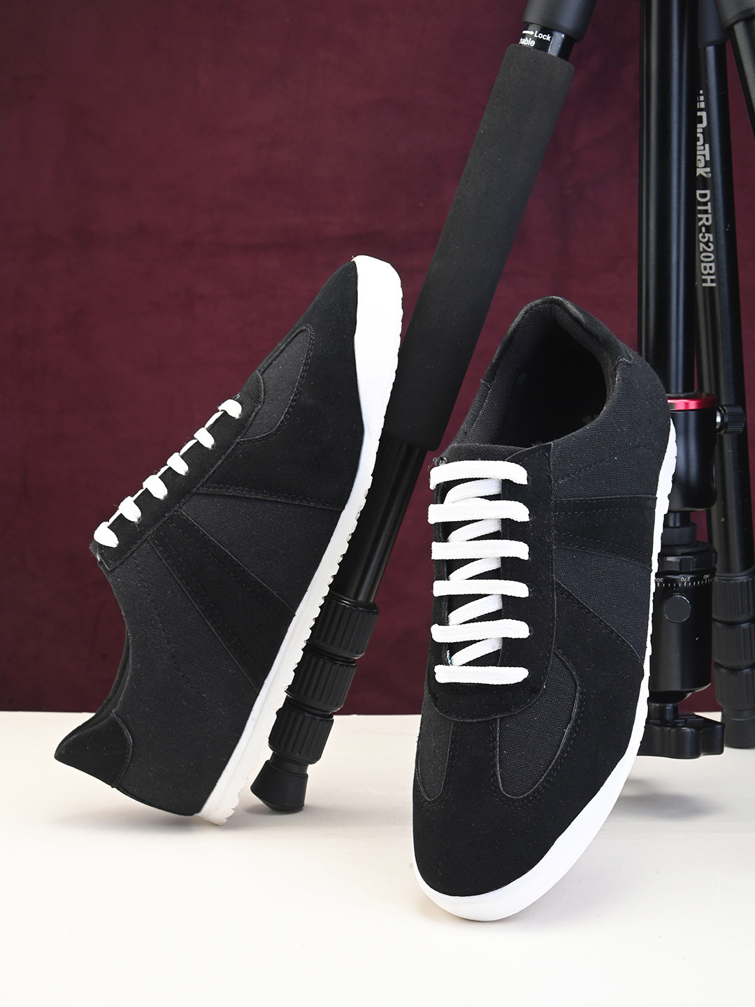 The Roadster Lifestyle Co. Men Tokyo Pulse Sneakers