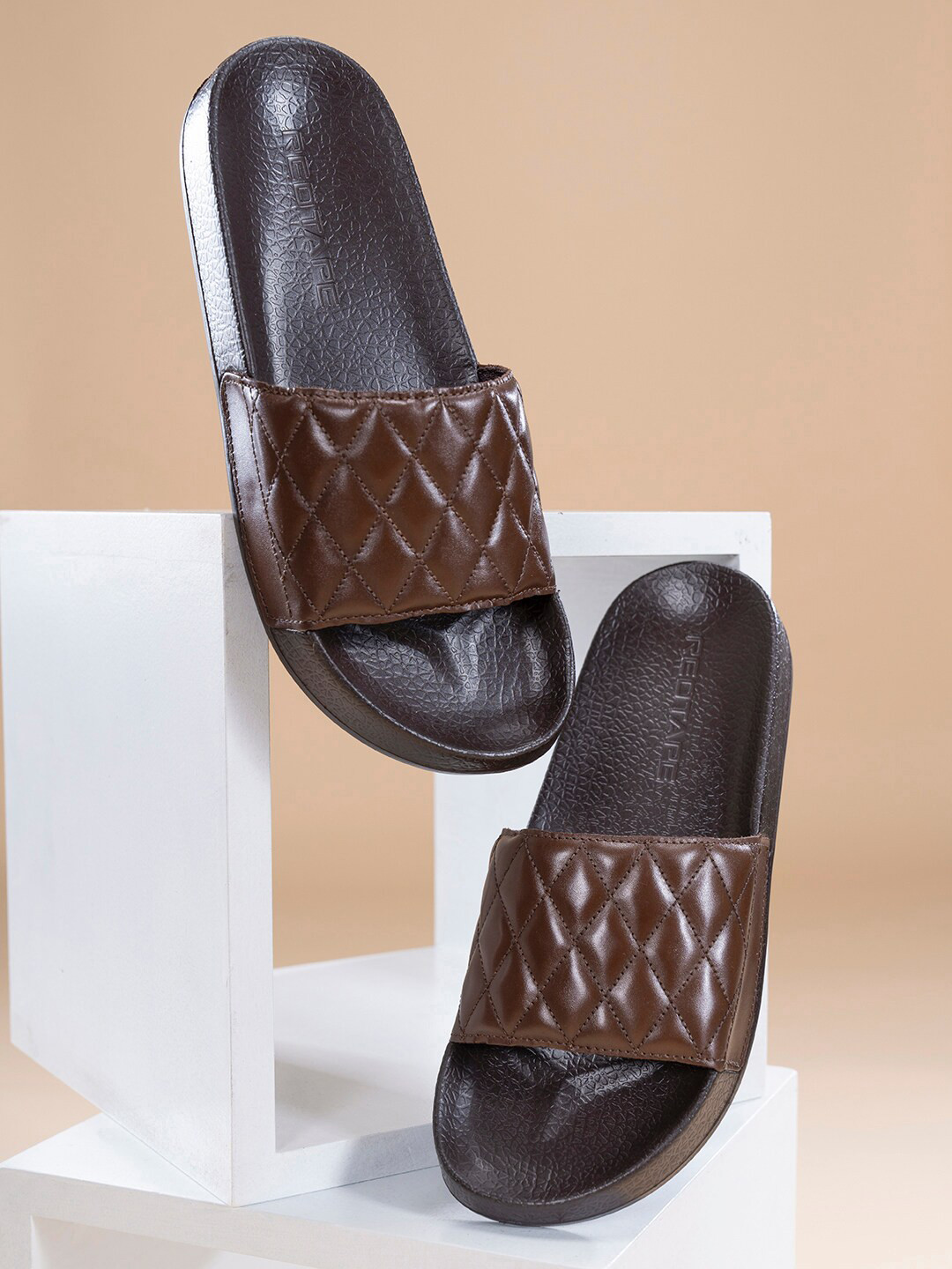 Red Tape Men Textured Sliders