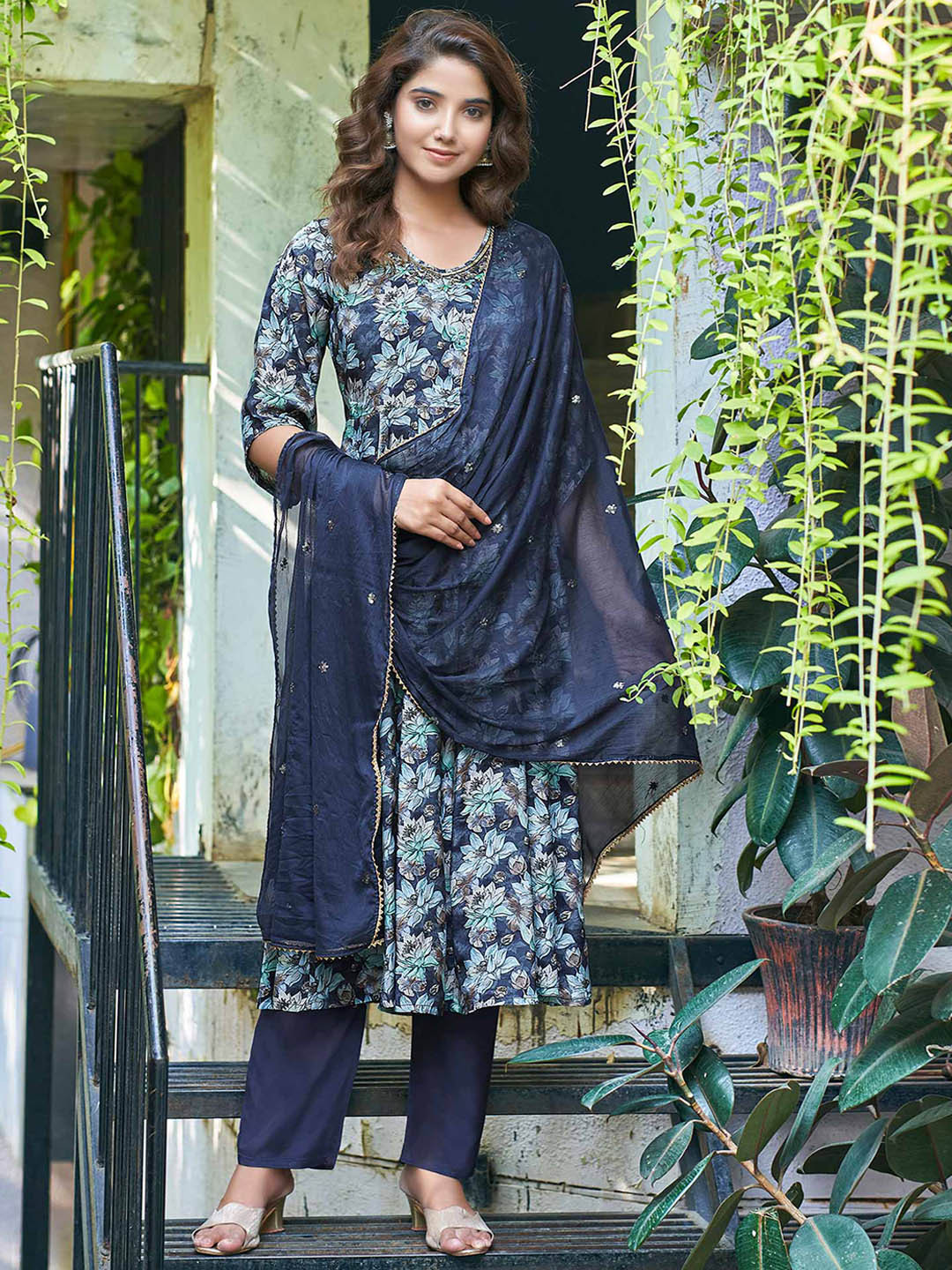 Peachmode Women Floral Printed Regular Beads and Stones Kurta with Trousers & With Dupatta