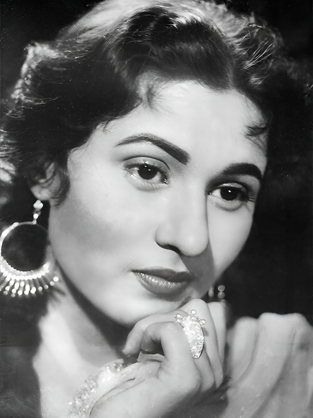 PnF White & Black Paper Wall Photographs