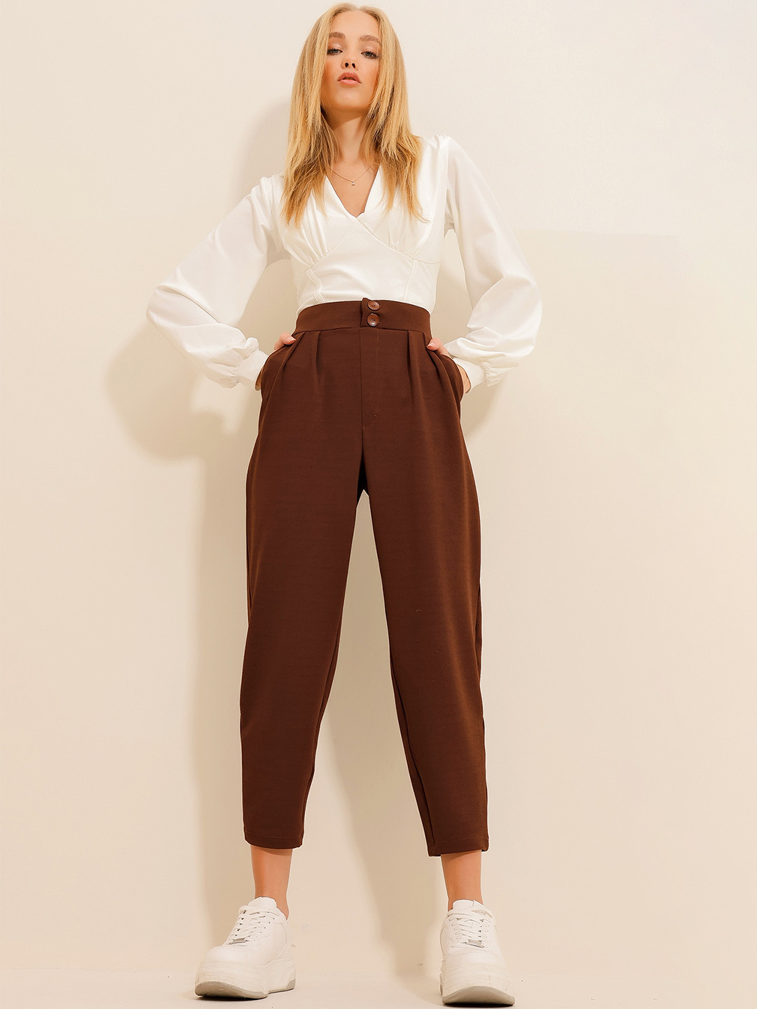 Trend Alacati stili Women Mid-Rise Pleated Trouser