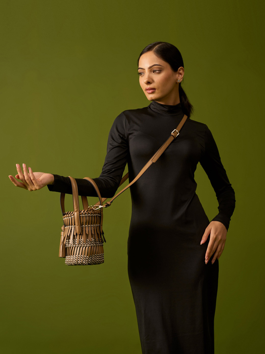 HIE Women's Geometric Handwoven Shopper Style Crossbody Bucket Bag