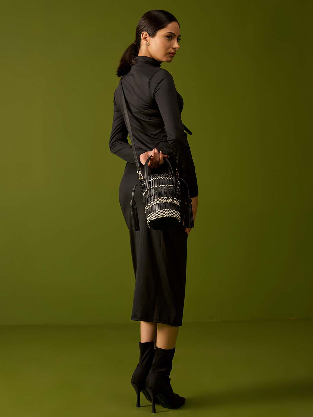 HIE Women's Geometric Handwoven Shopper Style Crossbody