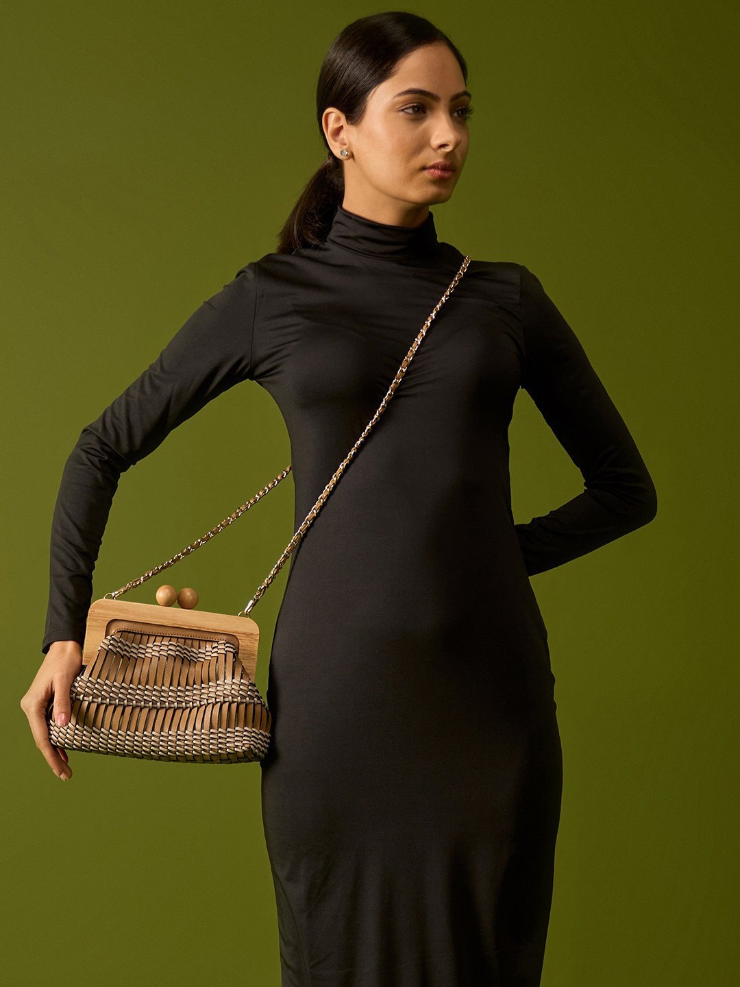 HIE Scottie Women's Textured Chain Strap Swagger Sling Bag