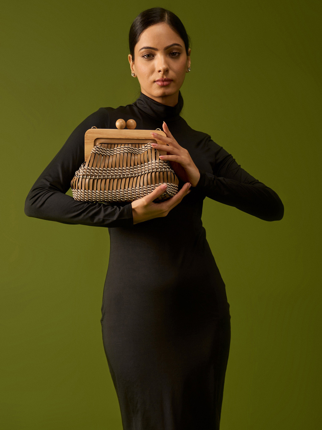 HIE Scottie Women's Textured Swagger Chain Strap Sling Bag