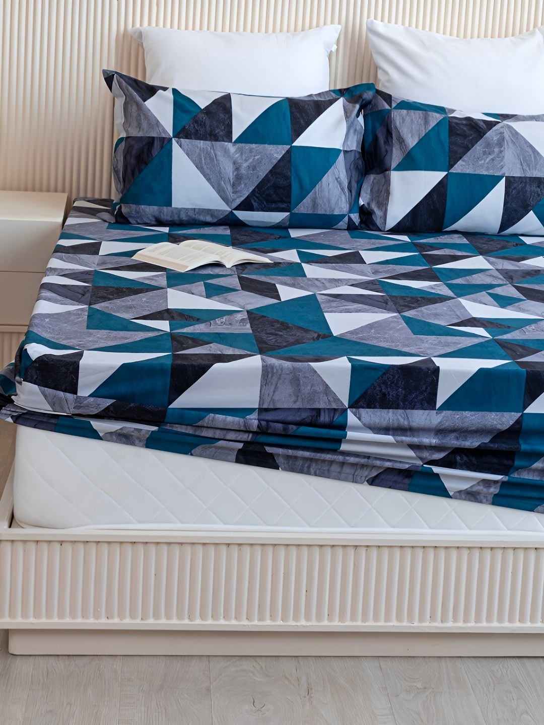 HOMEMONDE Noor Grey Geometric Cotton 210 TC Fitted Queen Fine Bedsheet with 2 Pillow Covers-75 x 59 inches
