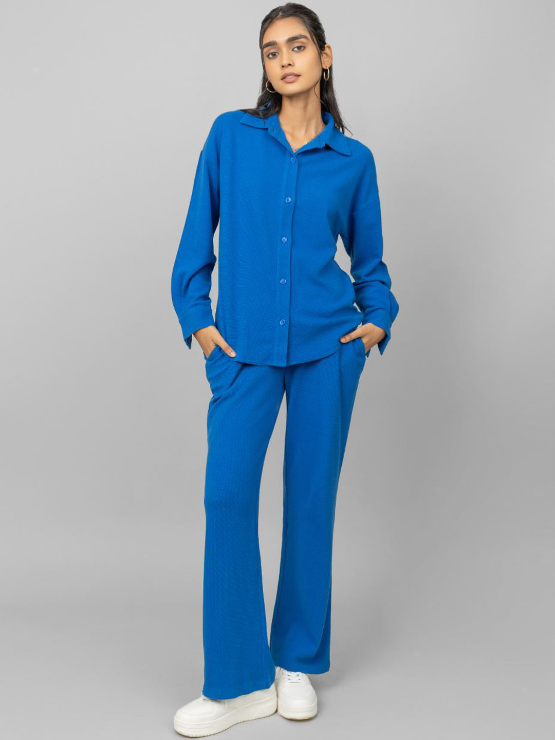 necesera Spread Collar Casual Shirt